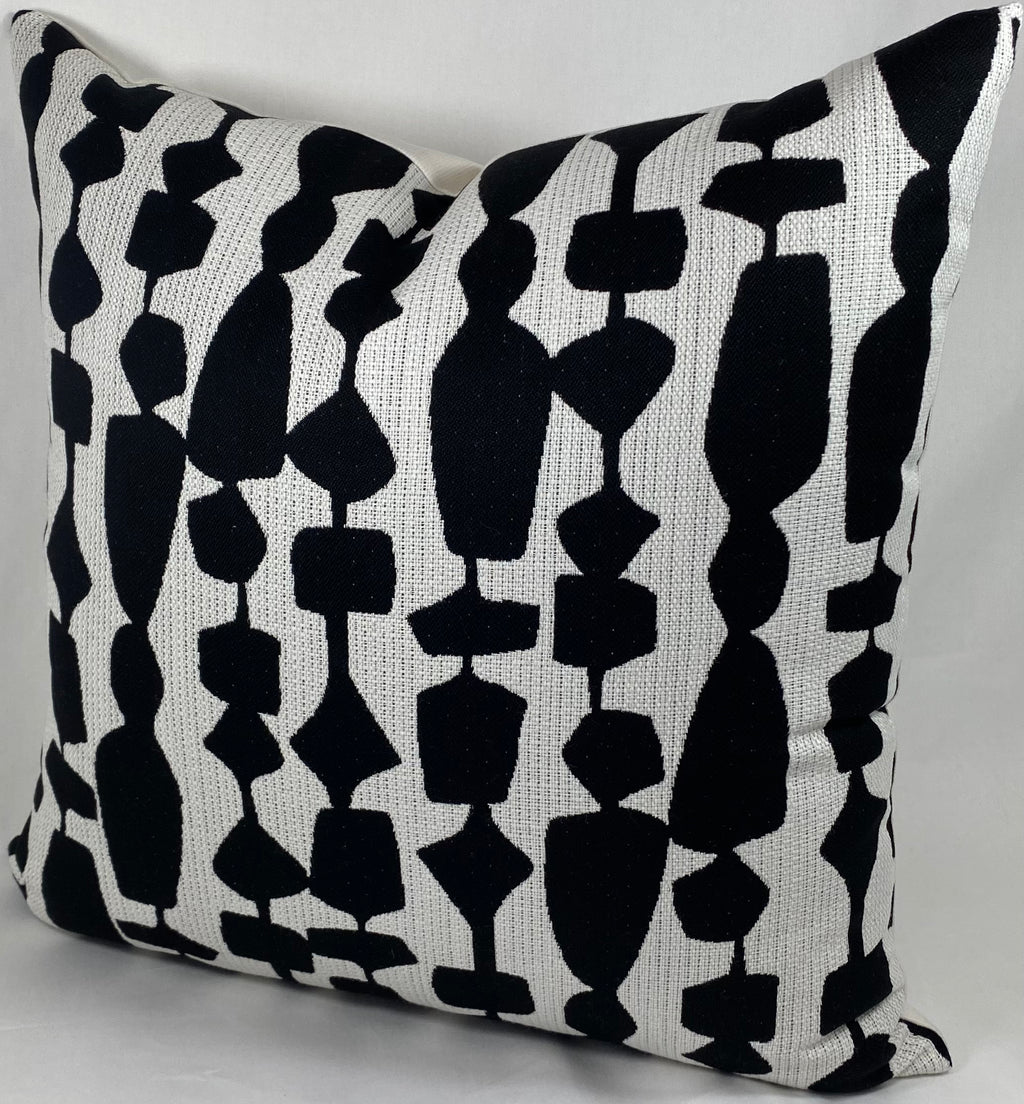 Luxury Outdoor Pillow – 22" × 22" – Freya Black
