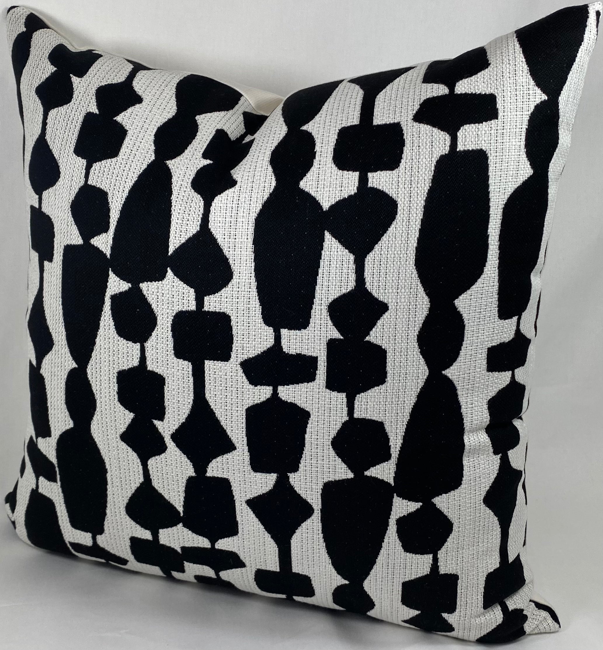 Luxury Outdoor Pillow – 22" × 22" – Freya Black