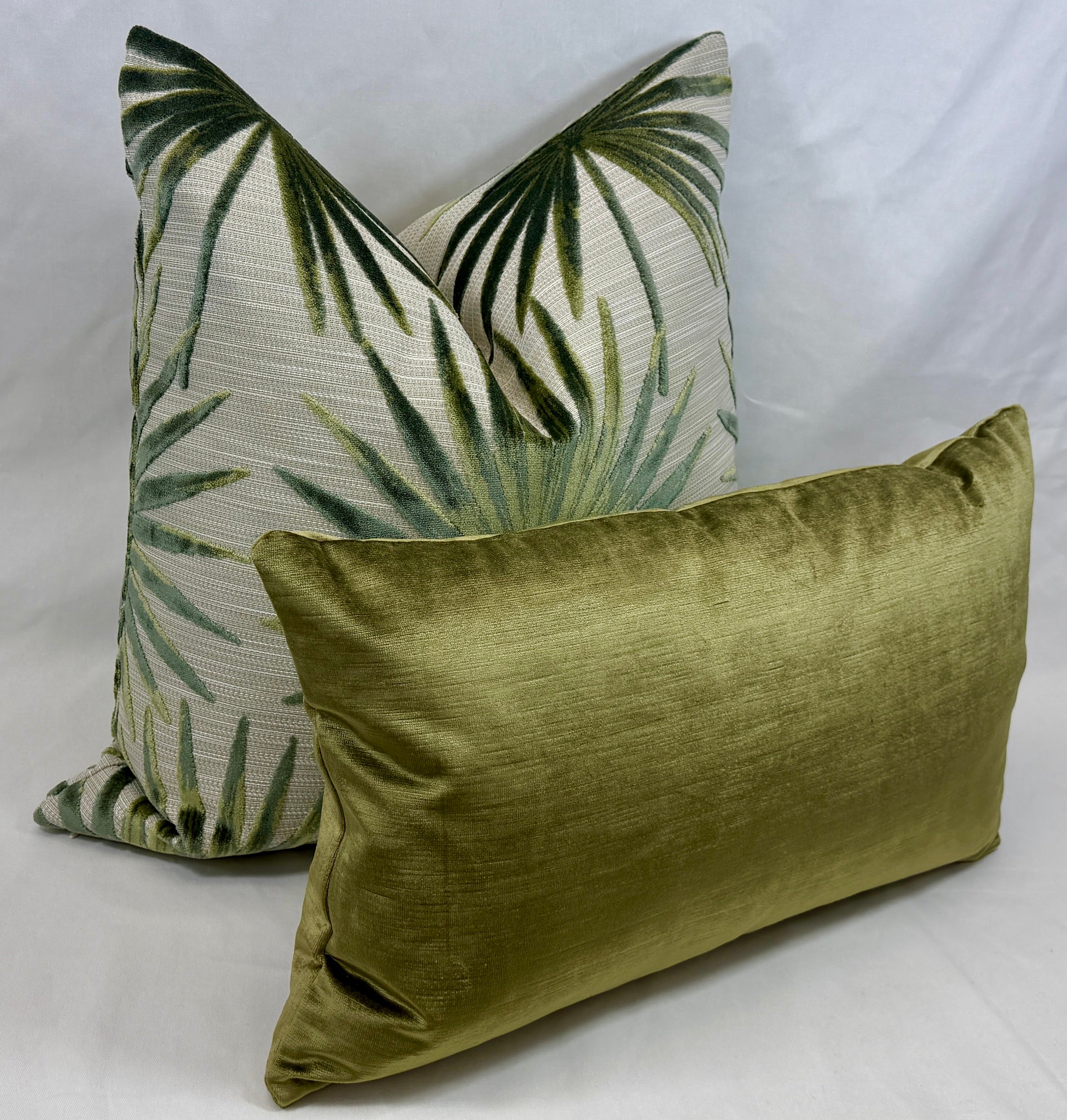 Luxury Pillow – 24" × 24" – Las Palmas