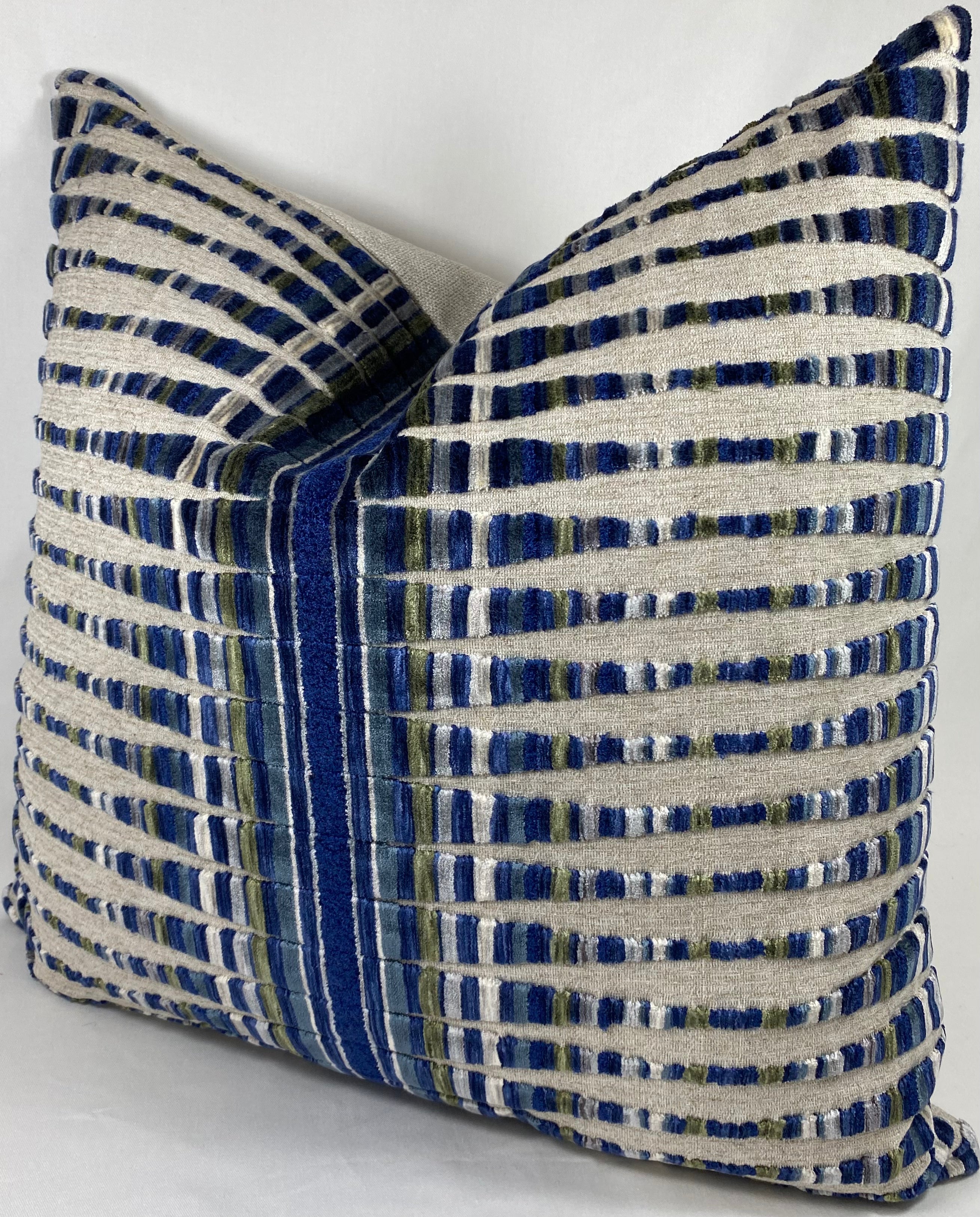 Luxury Pillow – 24" × 24" – Knock Out Ocean