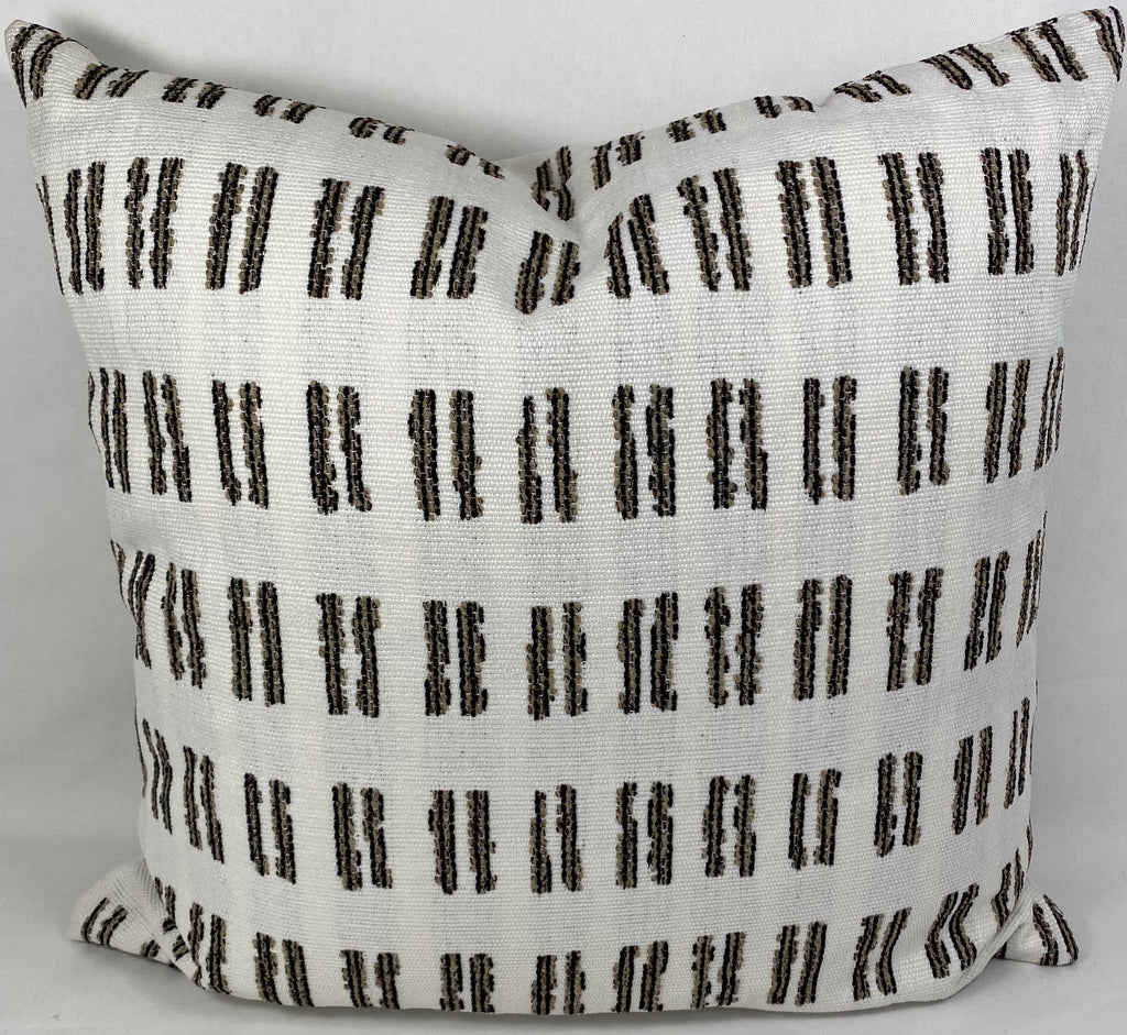 Luxury Outdoor Pillow – 22" × 22" – Saybrook Natural