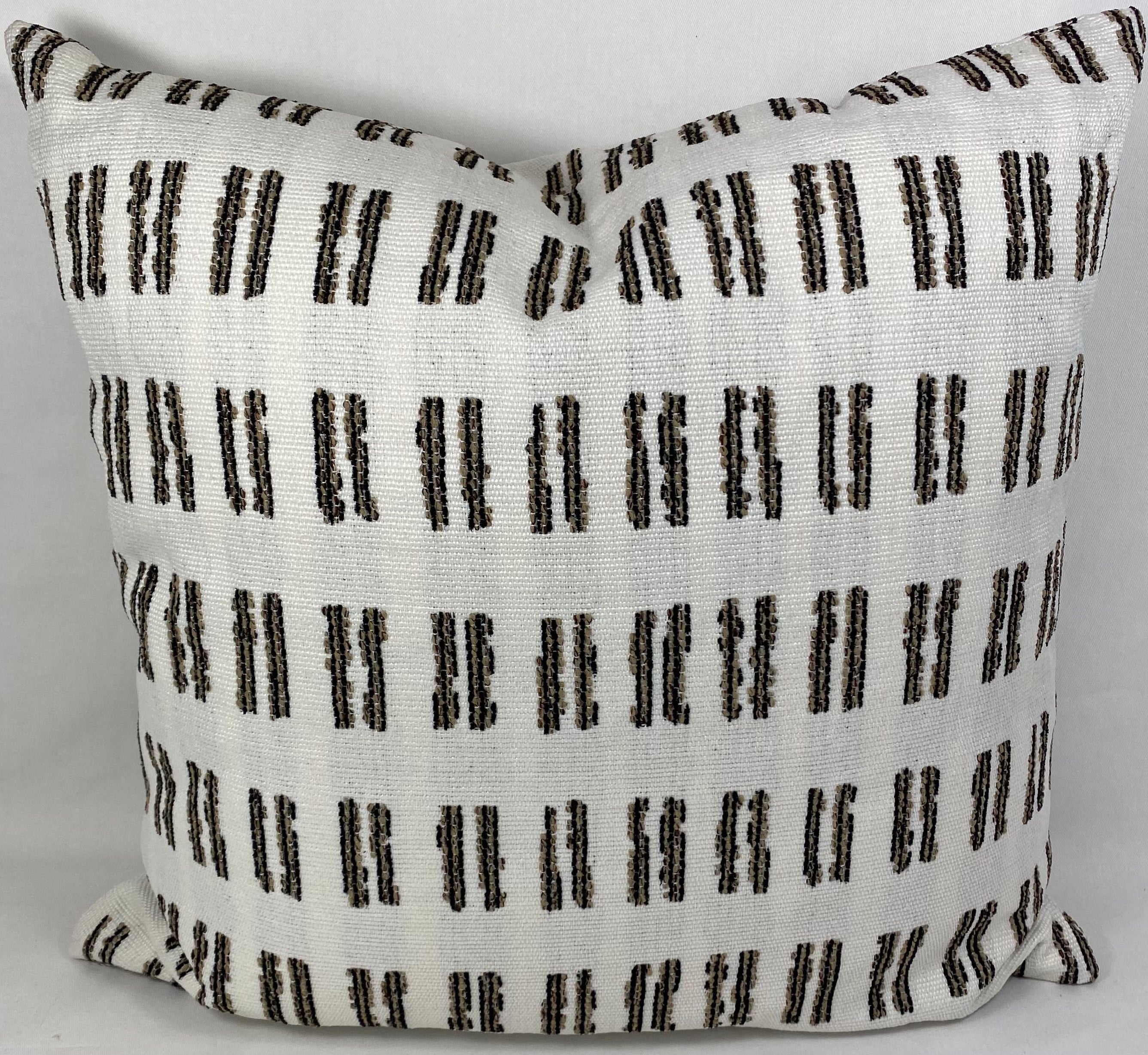 Luxury Outdoor Pillow – 22" × 22" – Saybrook Natural