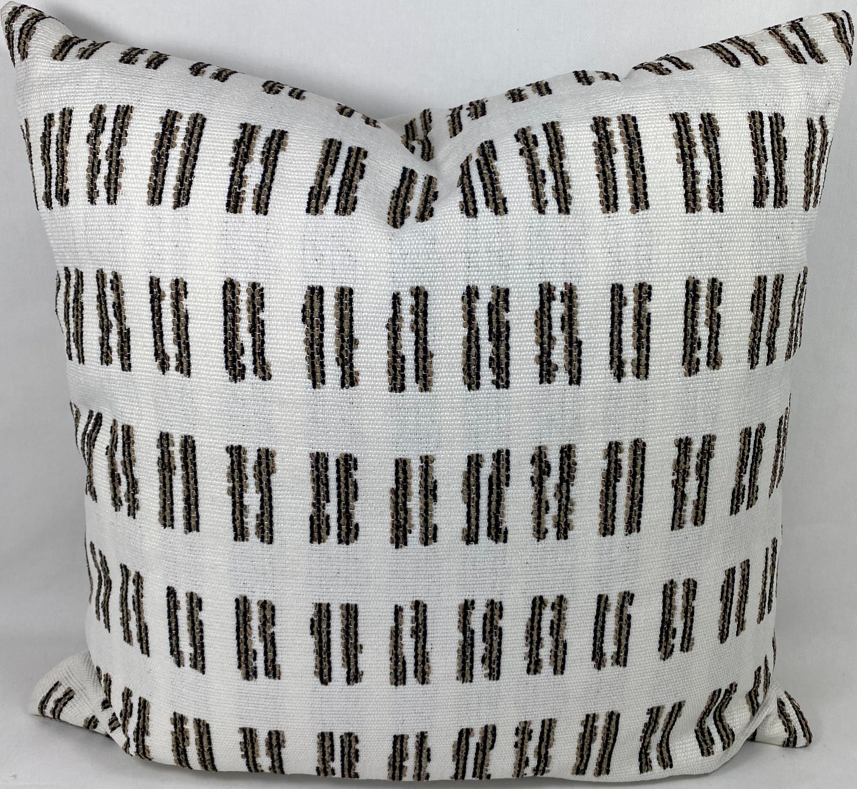Luxury Outdoor Pillow – 22" × 22" – Saybrook Natural