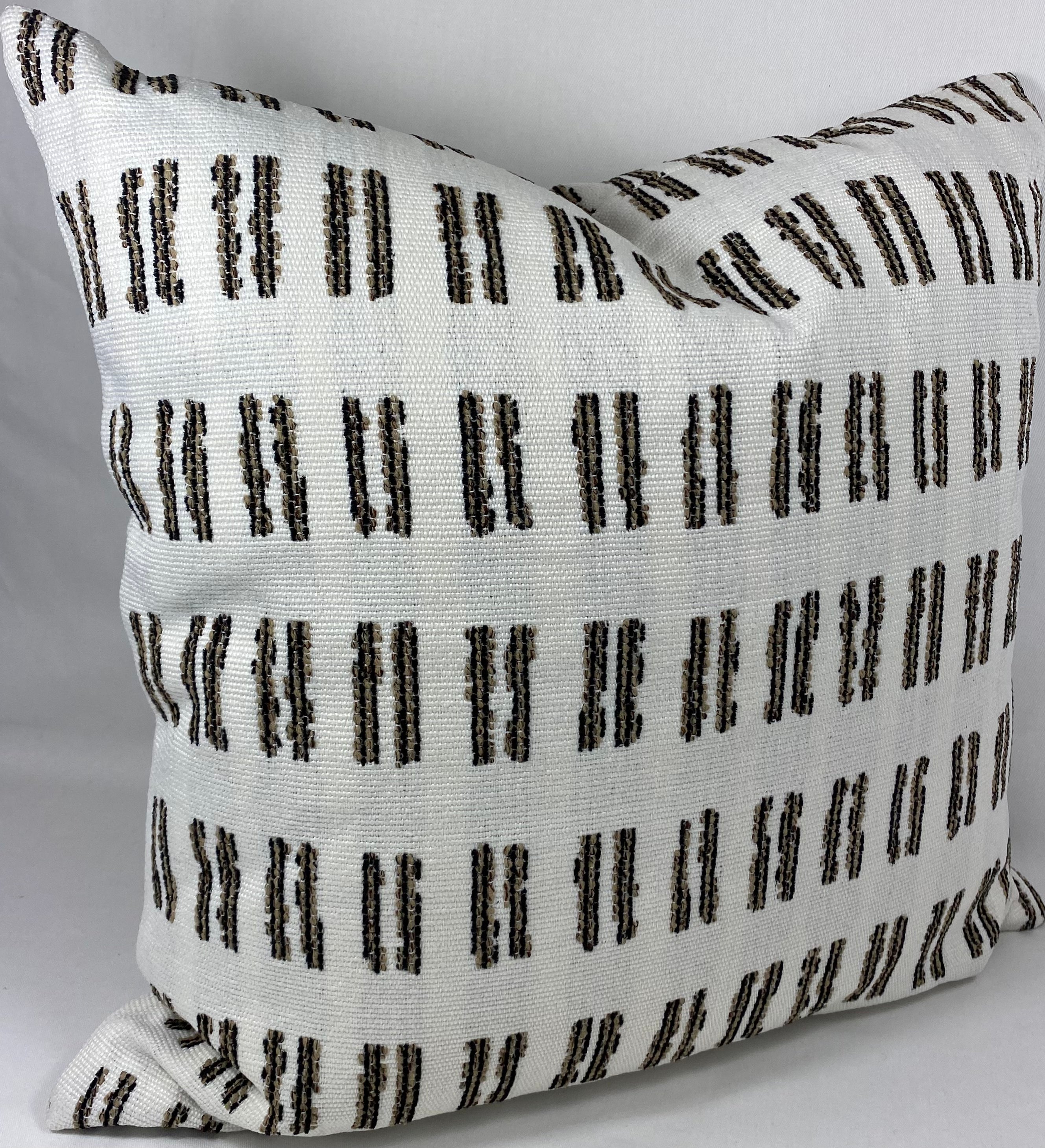 Luxury Outdoor Pillow – 22" × 22" – Saybrook Natural