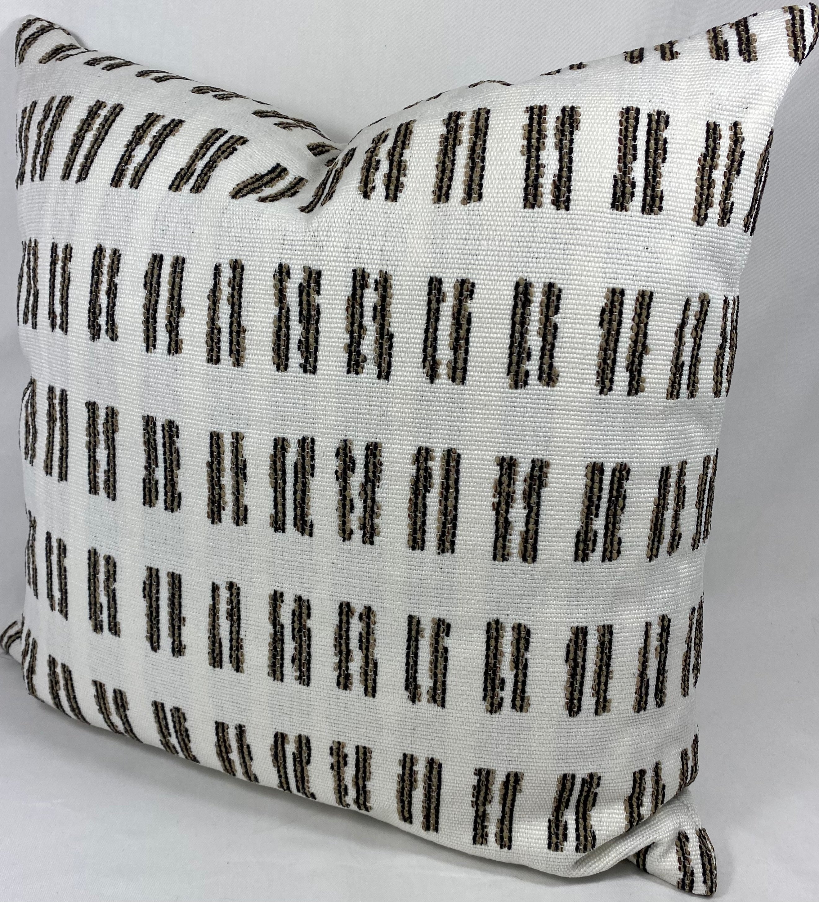 Luxury Outdoor Pillow – 22" × 22" – Saybrook Natural