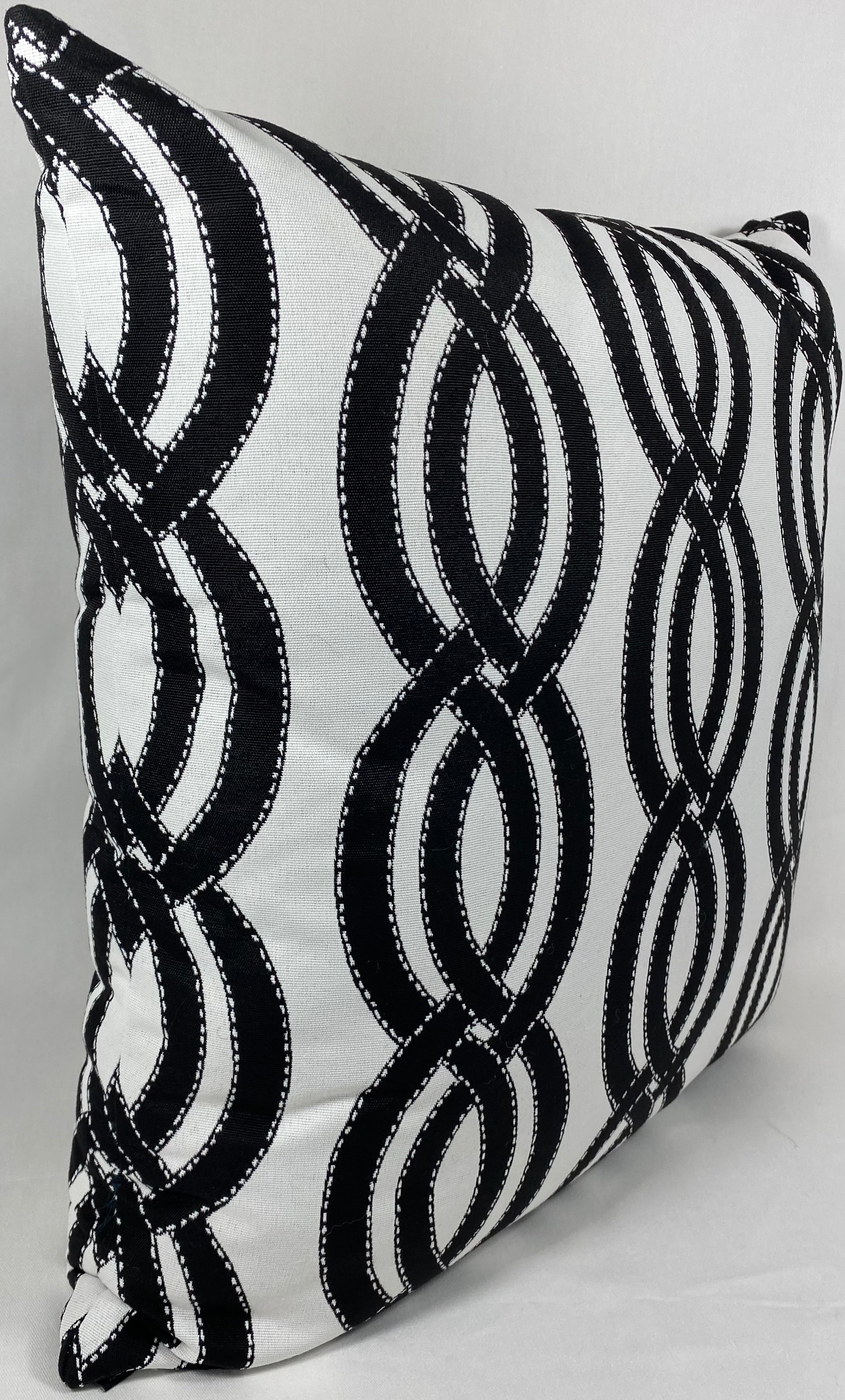 Luxury Outdoor Pillow – 22" × 22" – Sea Shore Black
