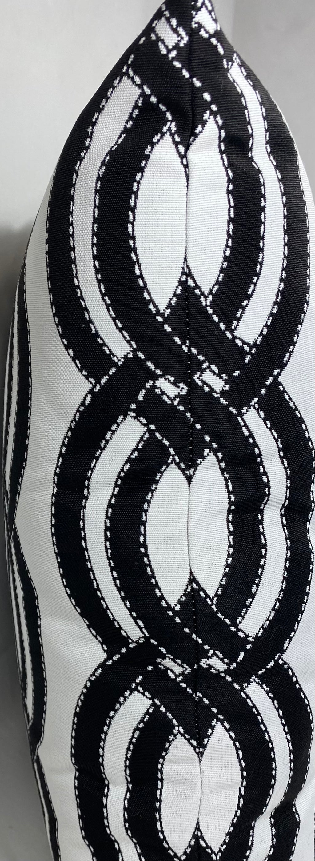 Luxury Outdoor Pillow – 22" × 22" – Sea Shore Black