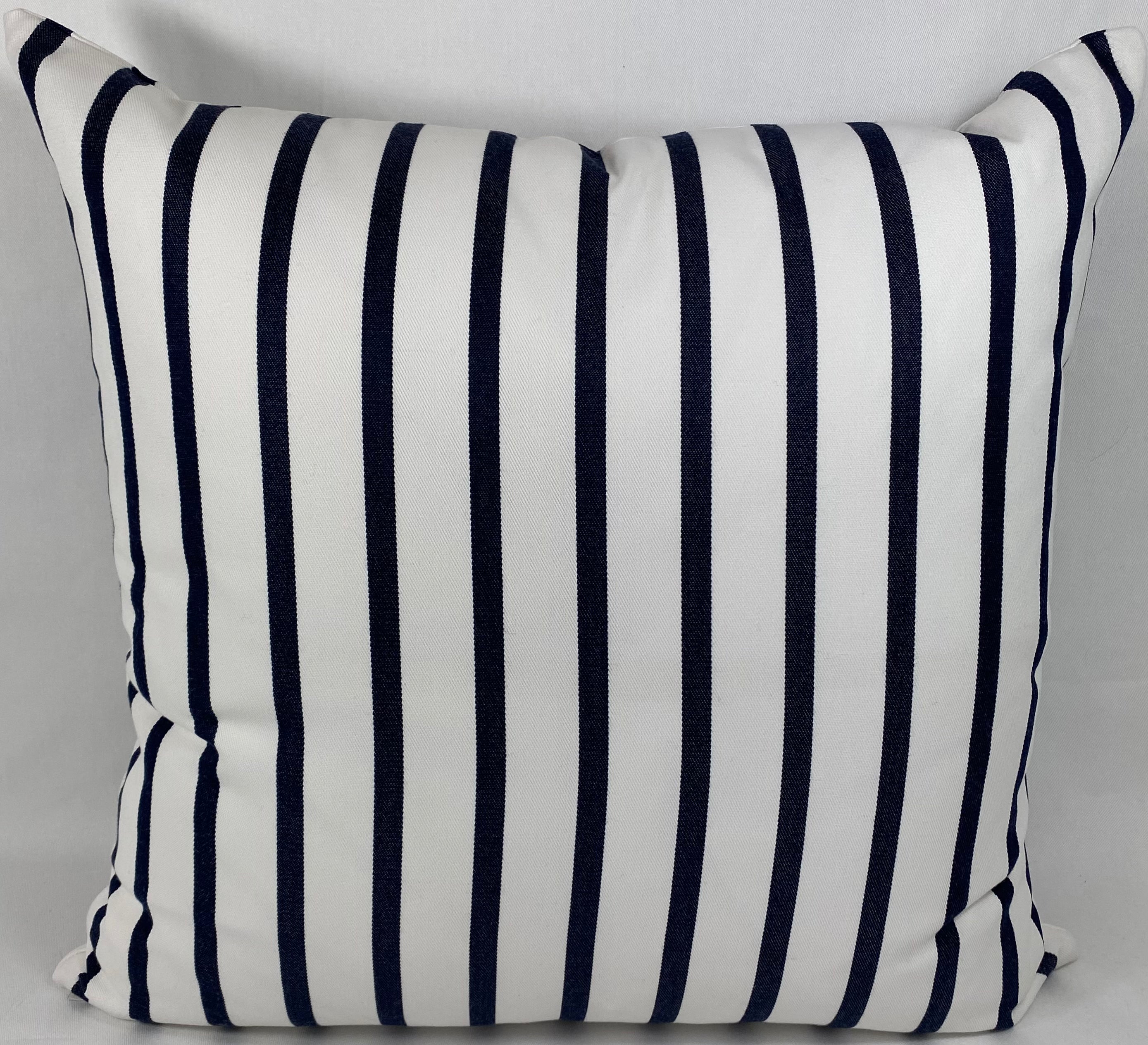 Luxury Pillow – 22" × 22" – Lido