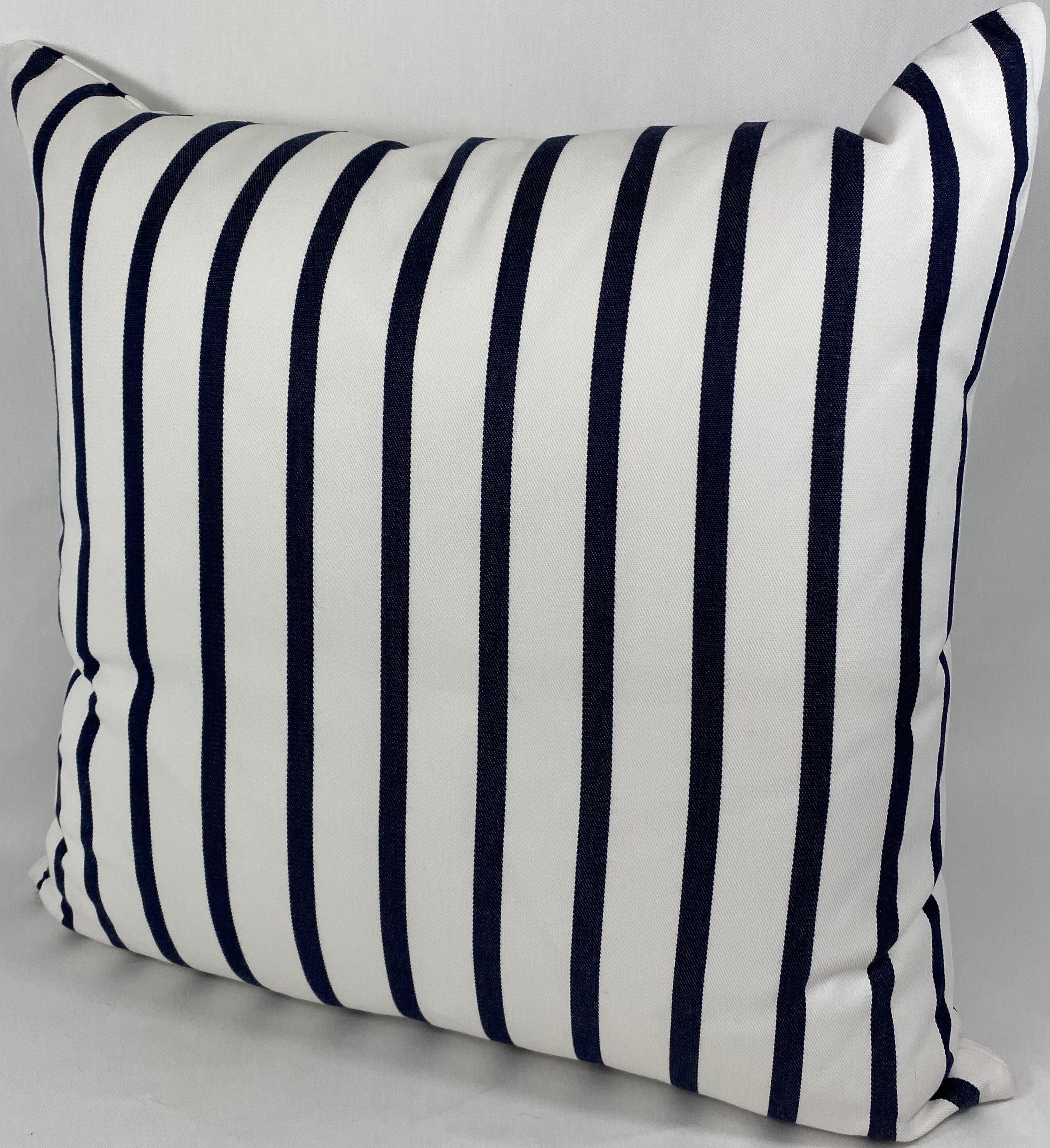 Luxury Pillow – 22" × 22" – Lido