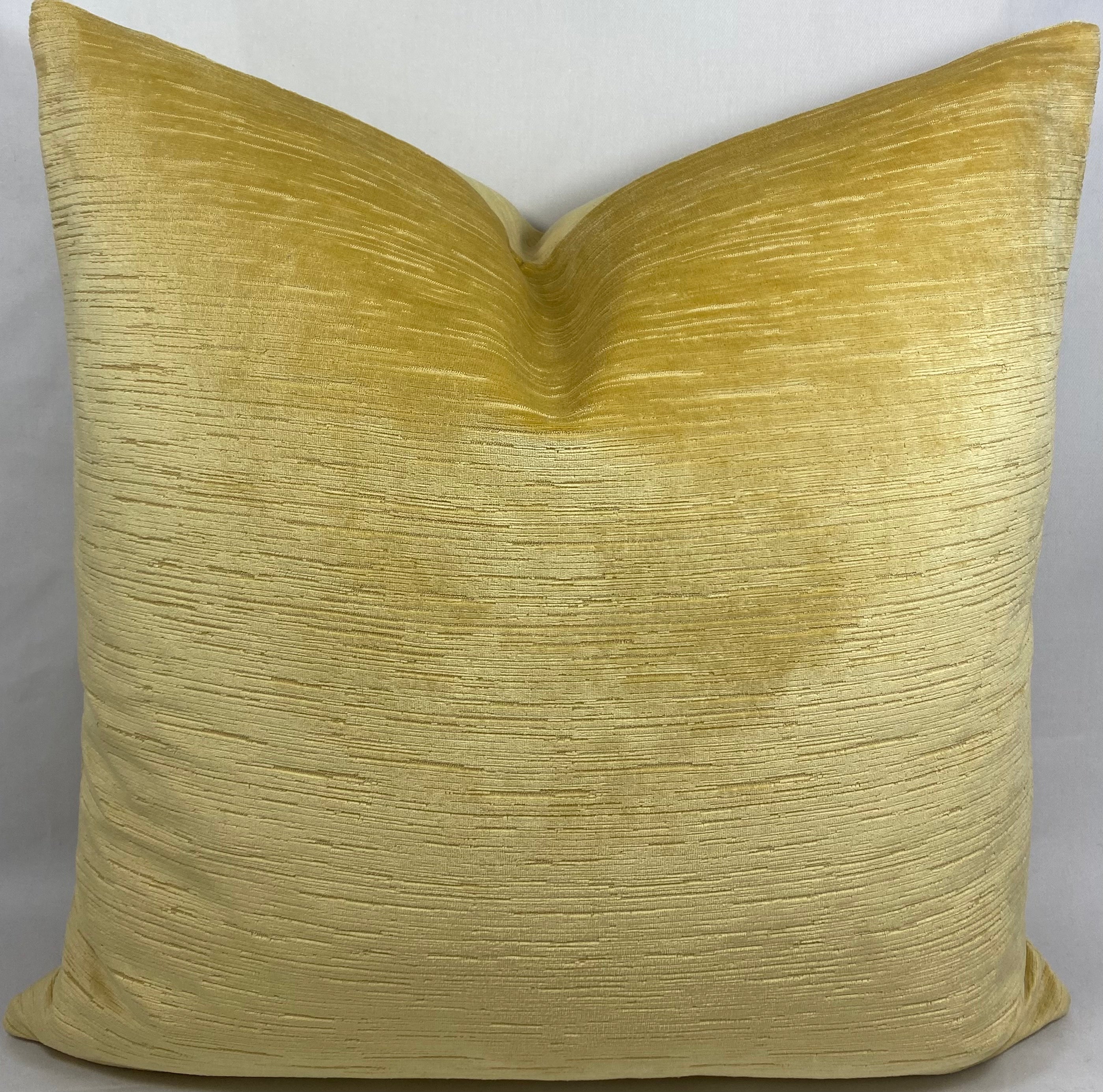 Luxury Pillow – 24" × 24" – Textura Sol