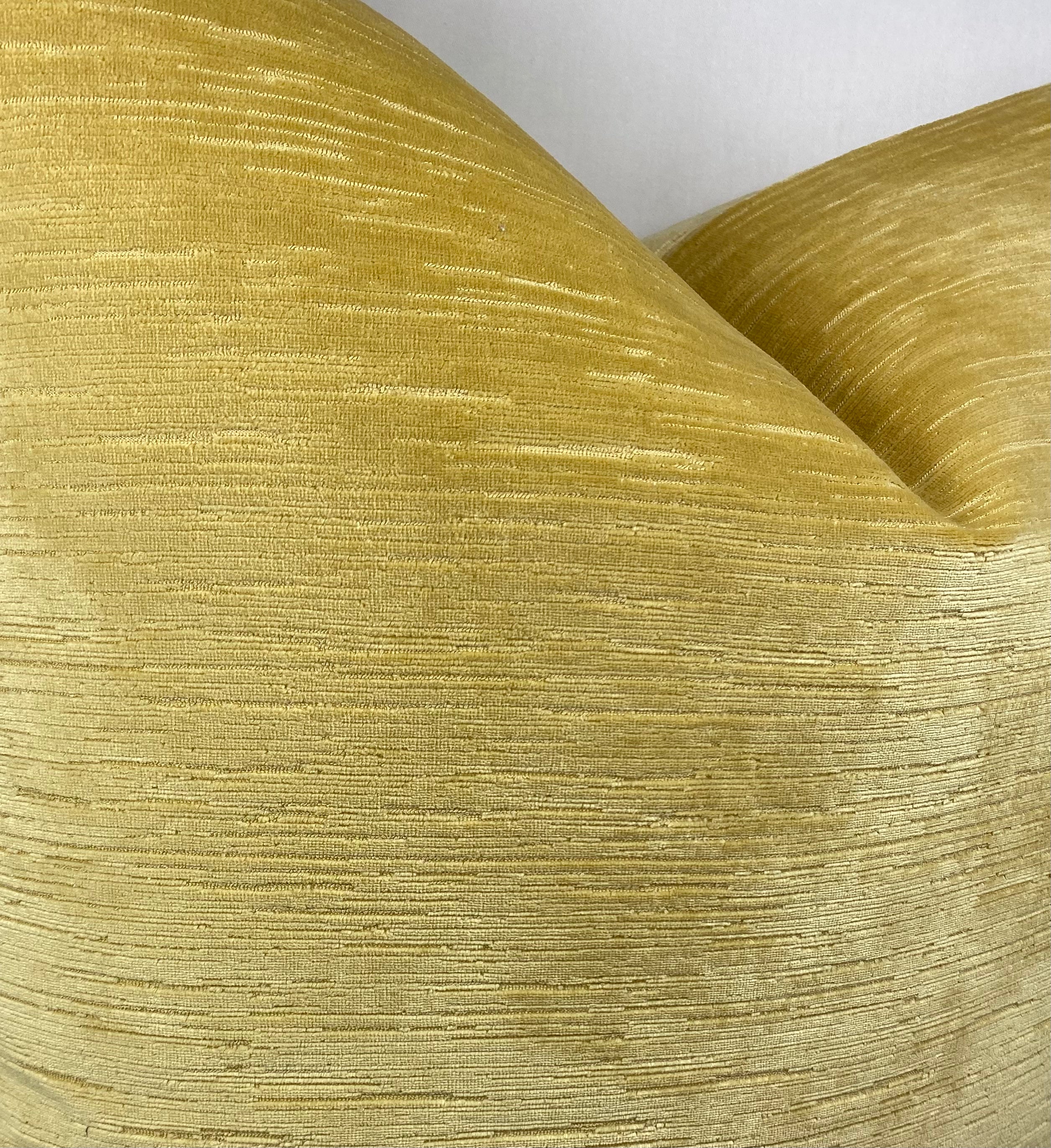 Luxury Pillow – 24" × 24" – Textura Sol