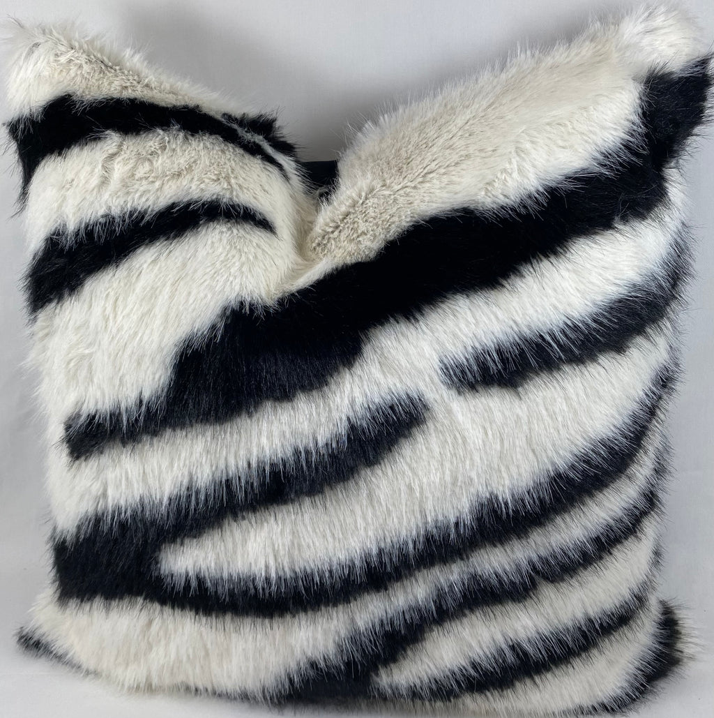 Luxury Pillow – 24" × 24" – Lapa