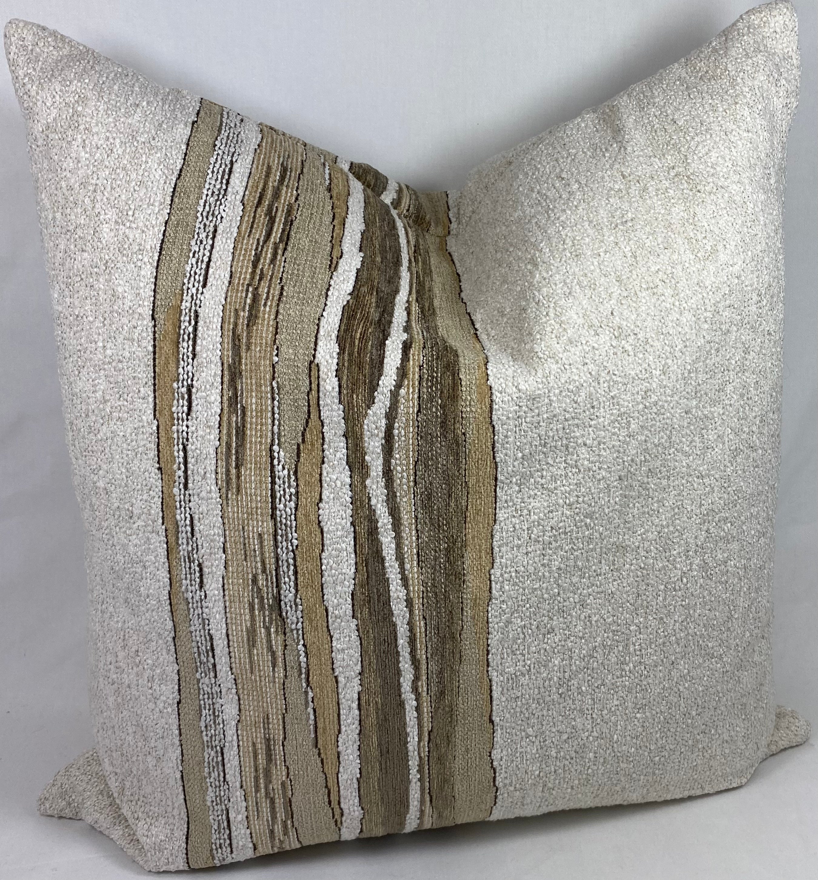 Luxury Pillow – 24" × 24" – Combosa