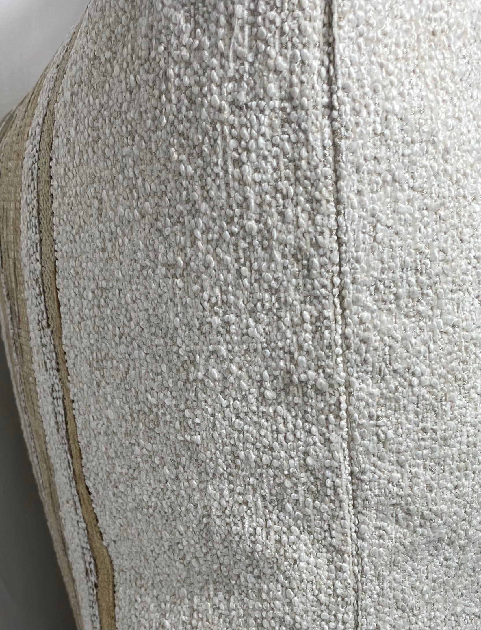 Luxury Pillow – 24" × 24" – Combosa