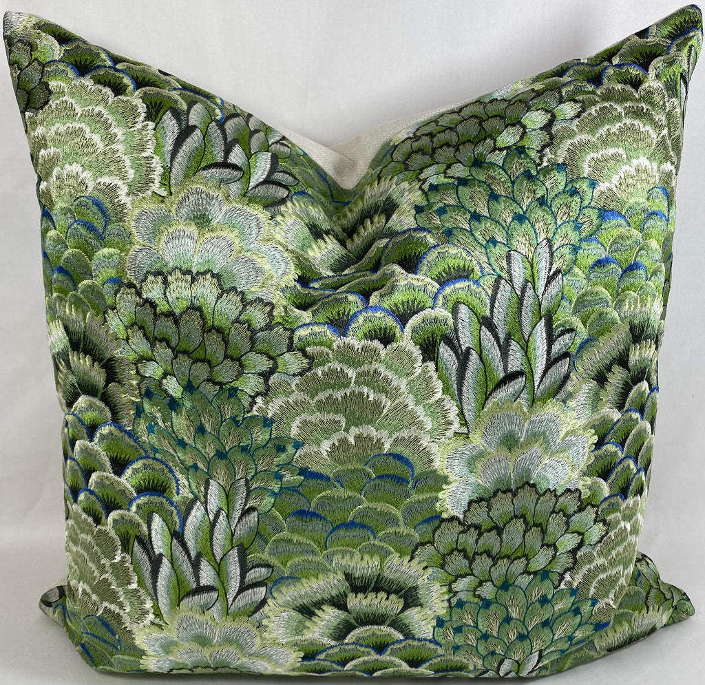 Luxury Pillow – 24" × 24" – Milla Clover