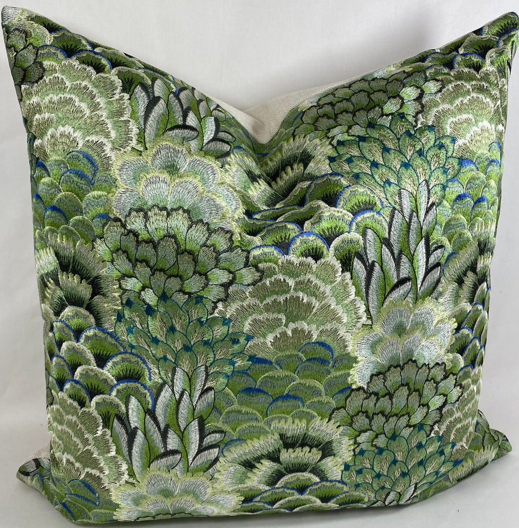 Luxury Pillow – 24" × 24" – Milla Clover