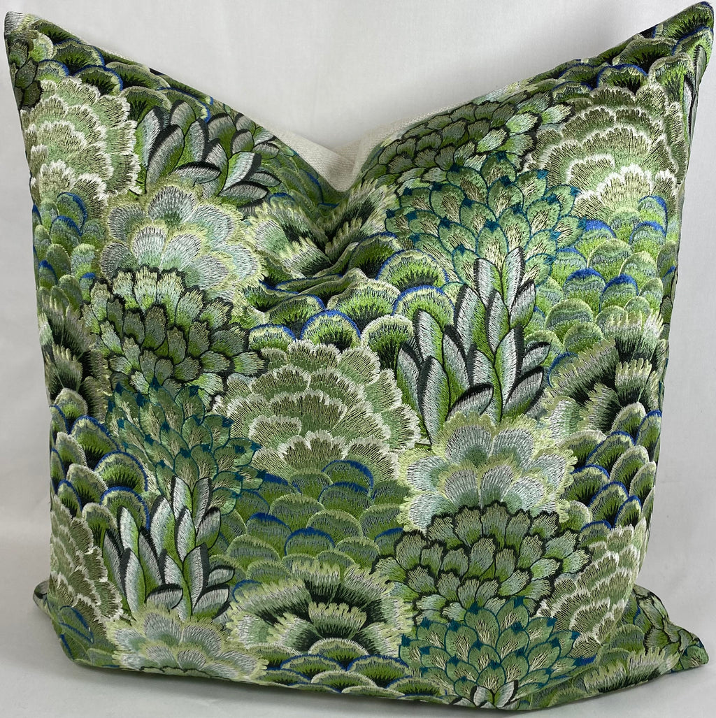 Luxury Pillow – 24" × 24" – Milla Clover