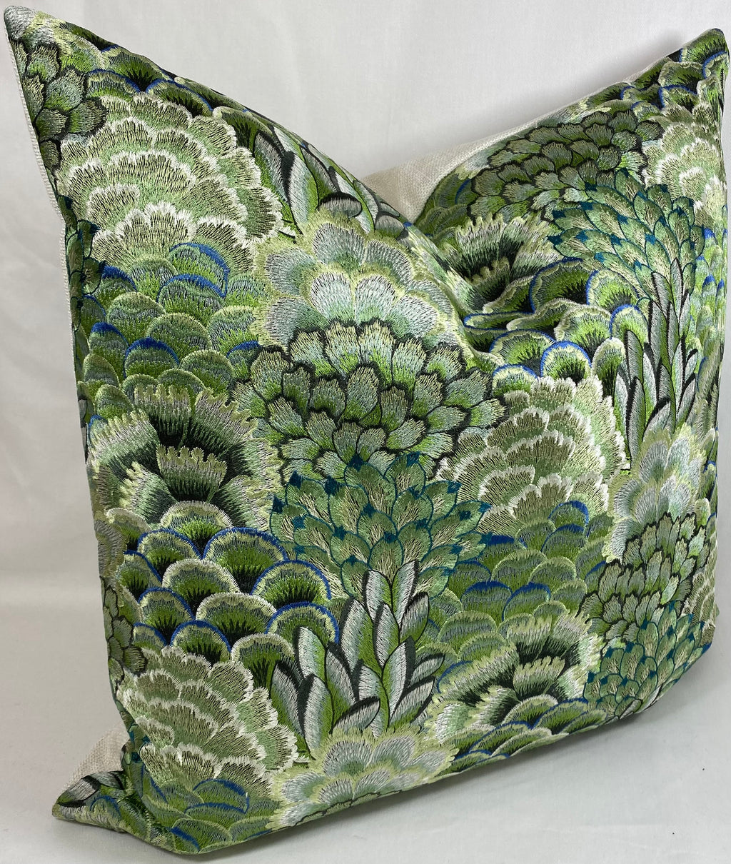 Luxury Pillow – 24" × 24" – Milla Clover
