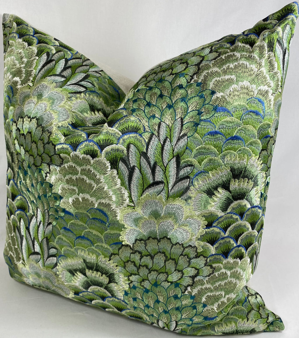 Luxury Pillow – 24" × 24" – Milla Clover