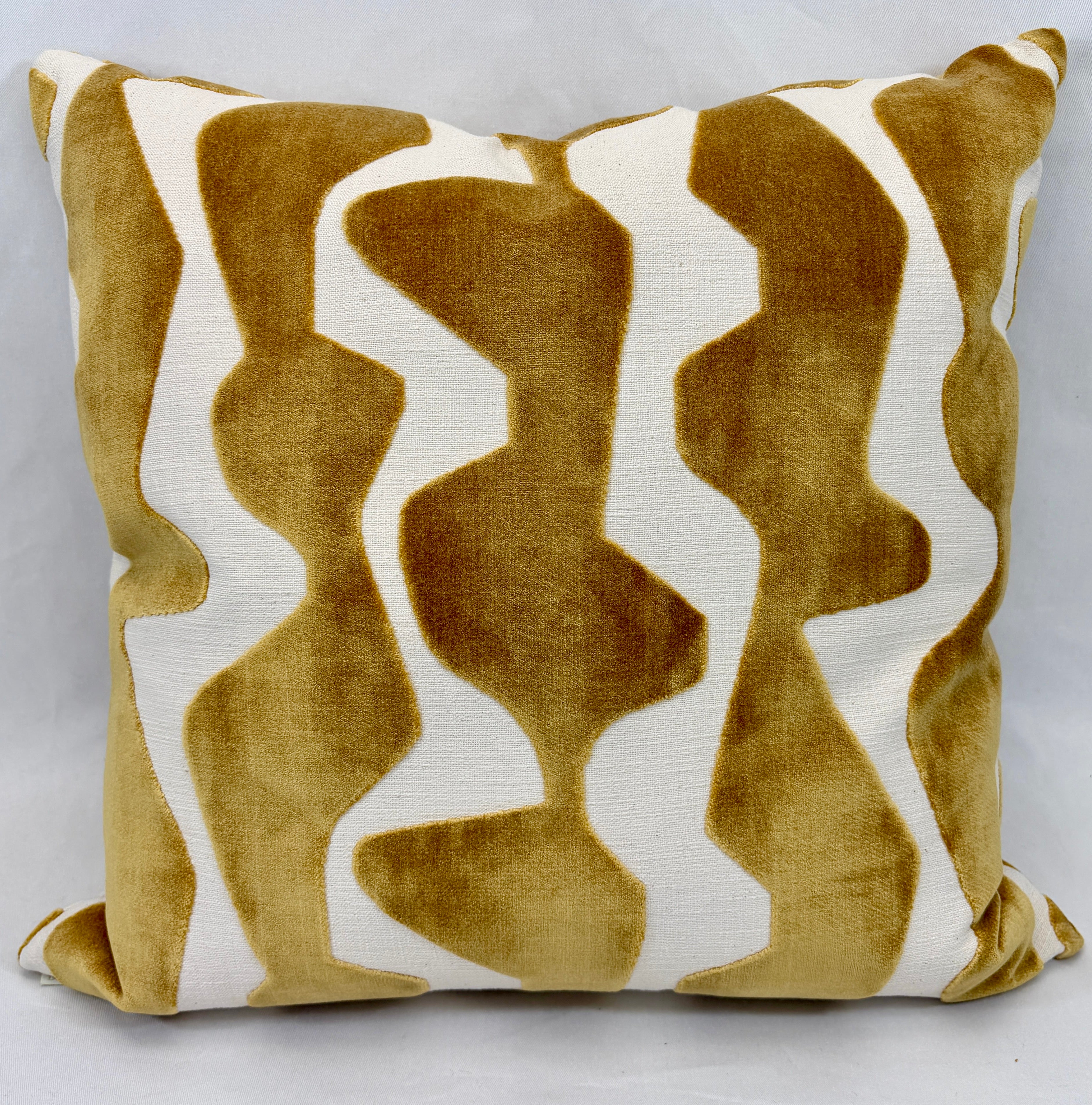 Luxury Pillow – 24" × 24" – Spazzio Camel