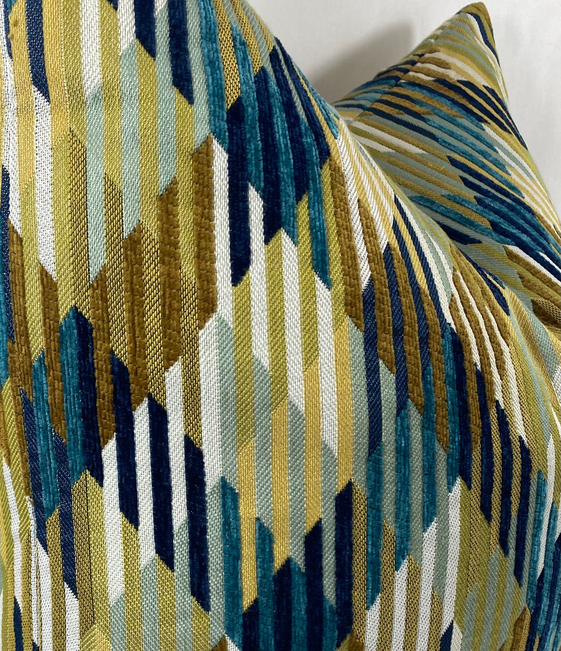 Luxury Pillow – 24" × 24" – Machado