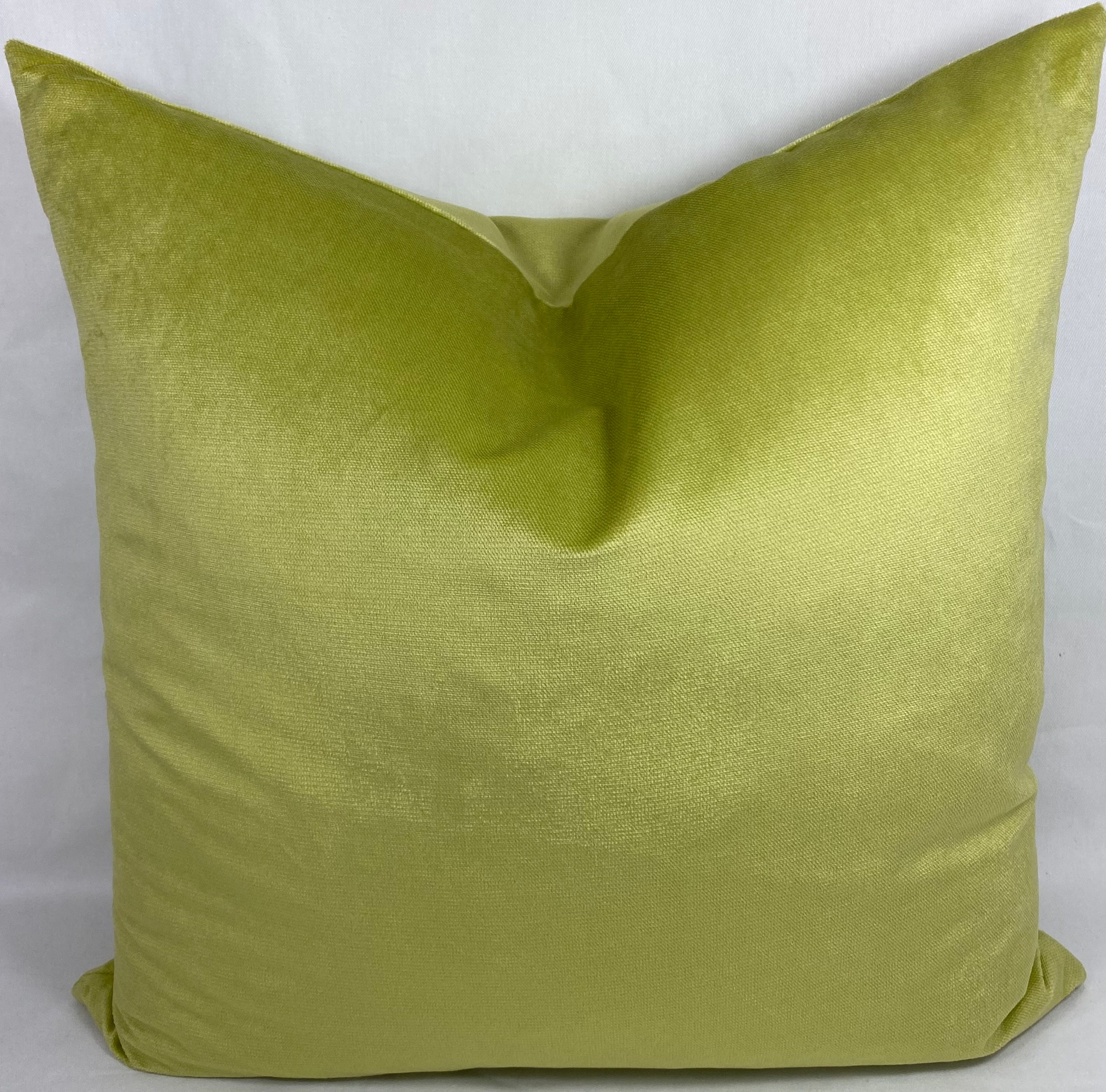 Luxury Pillow – 24" × 24" – Belvedere Lime
