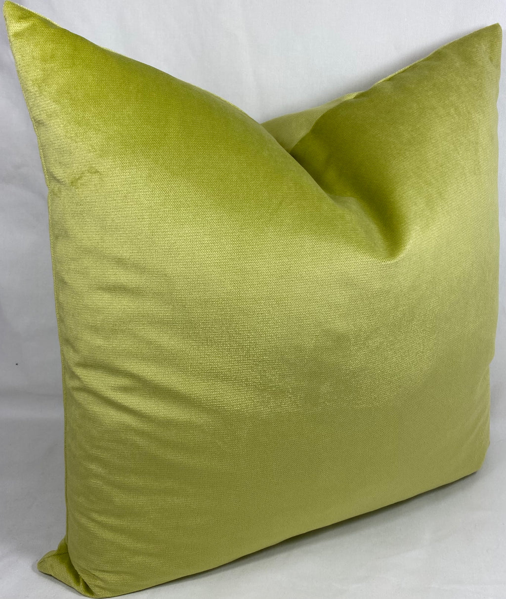 Luxury Pillow – 24" × 24" – Belvedere Lime
