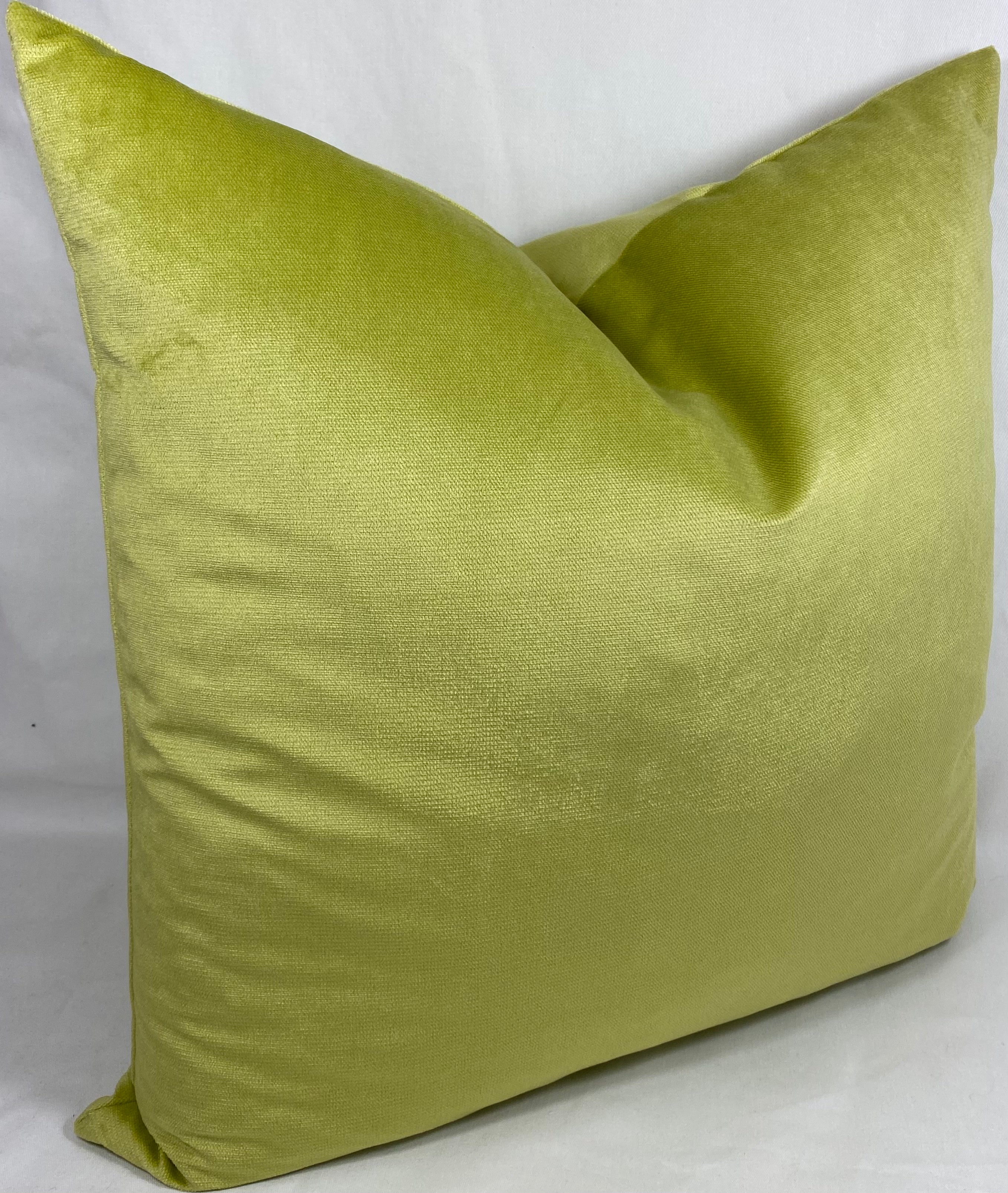 Luxury Pillow – 24" × 24" – Belvedere Lime
