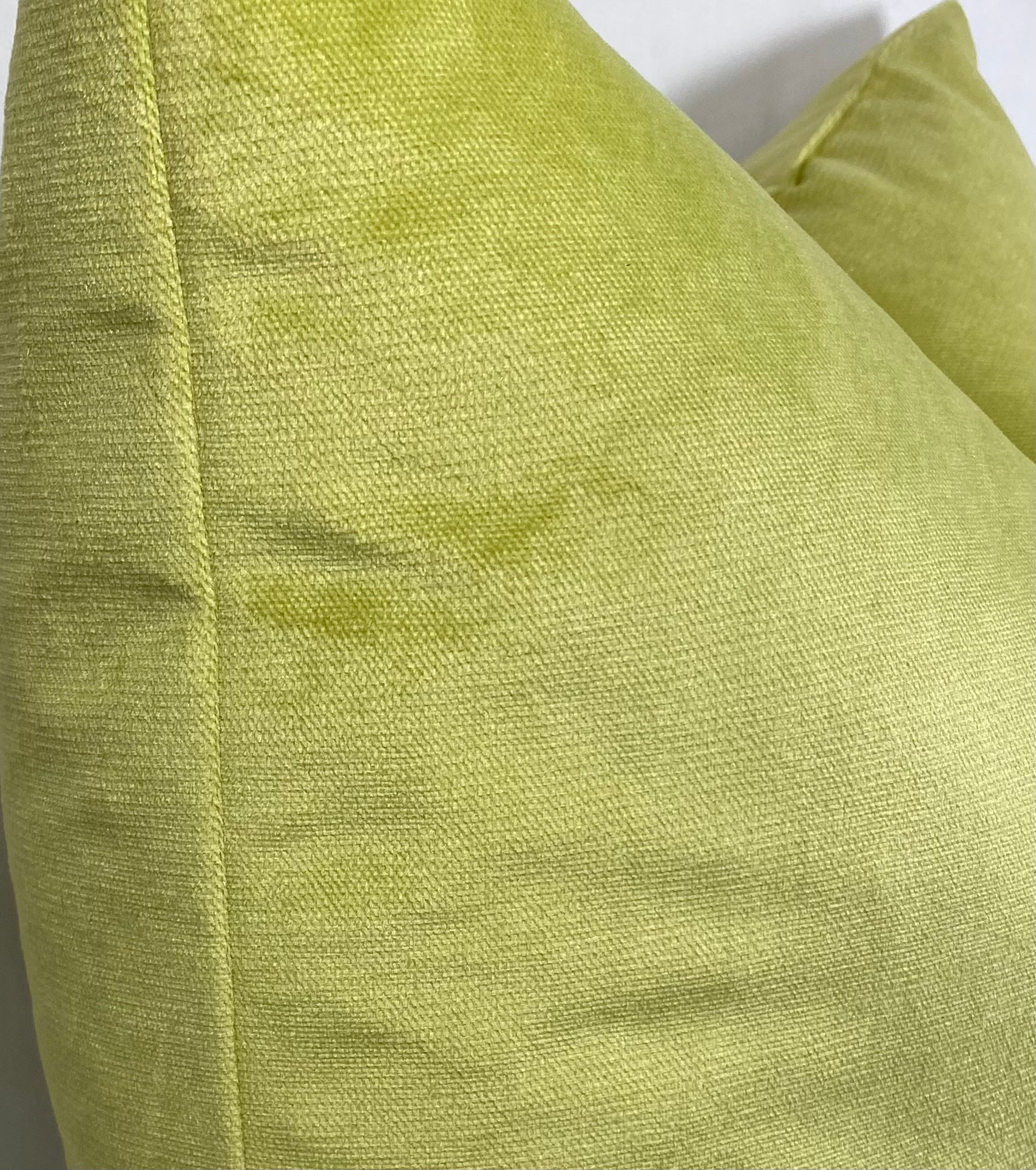 Luxury Pillow – 24" × 24" – Belvedere Lime