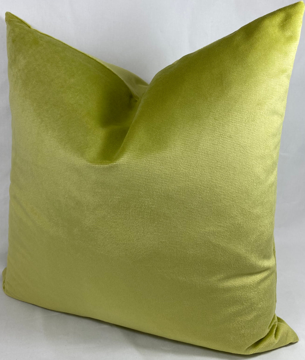 Luxury Pillow – 24" × 24" – Belvedere Lime