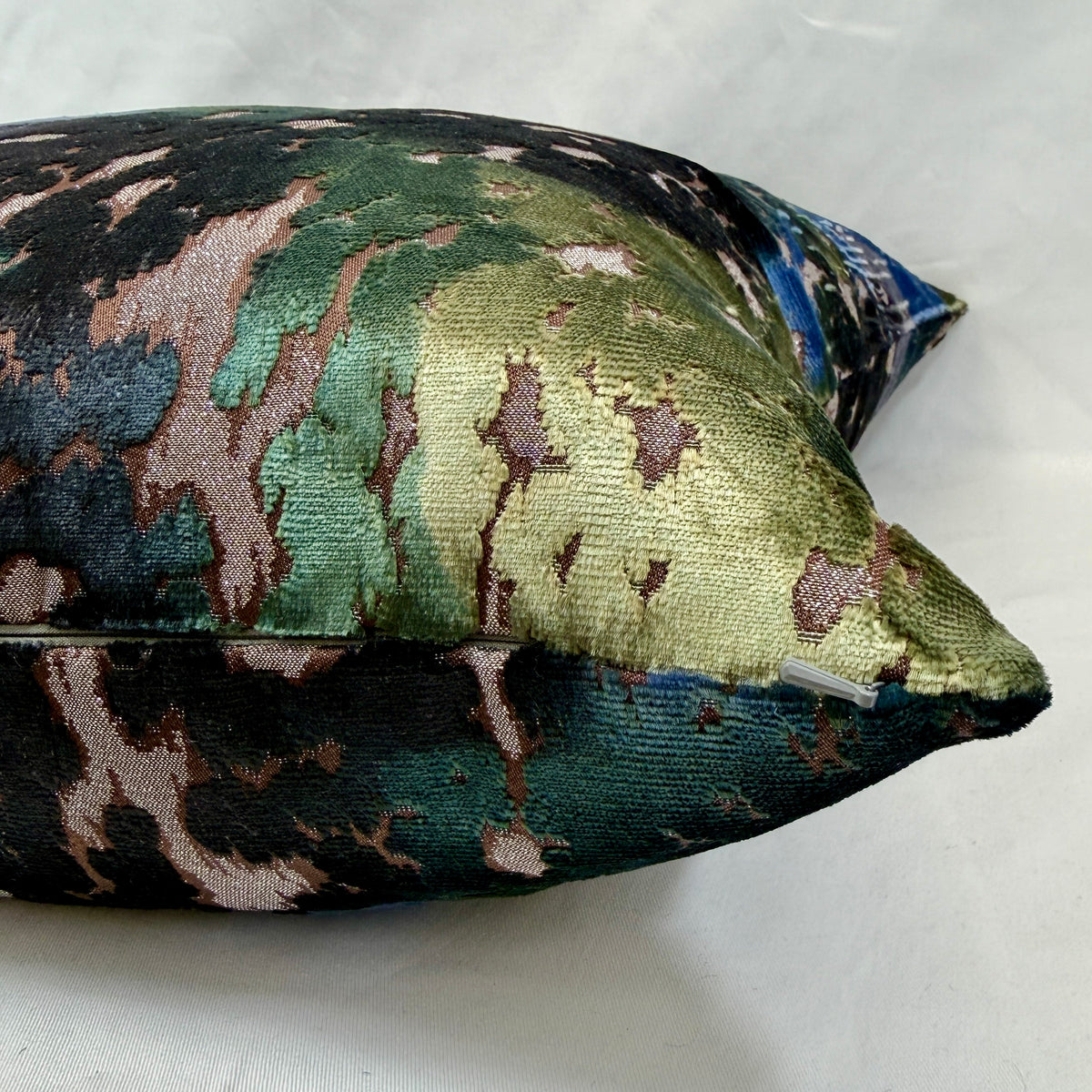 Vicenza – 24" × 24" Luxury Square Pillow