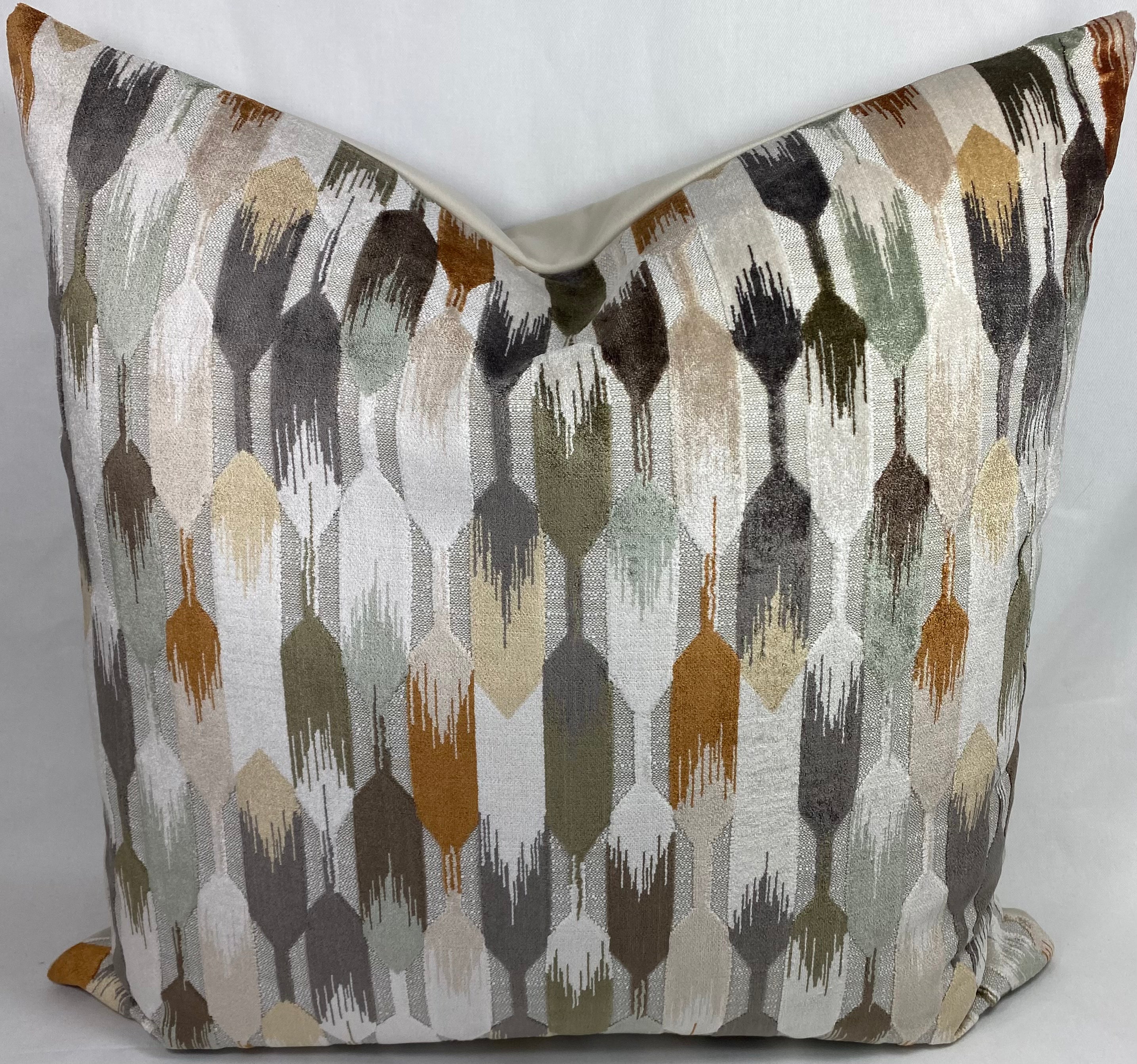 Luxury Pillow – 24" × 24" – Truette