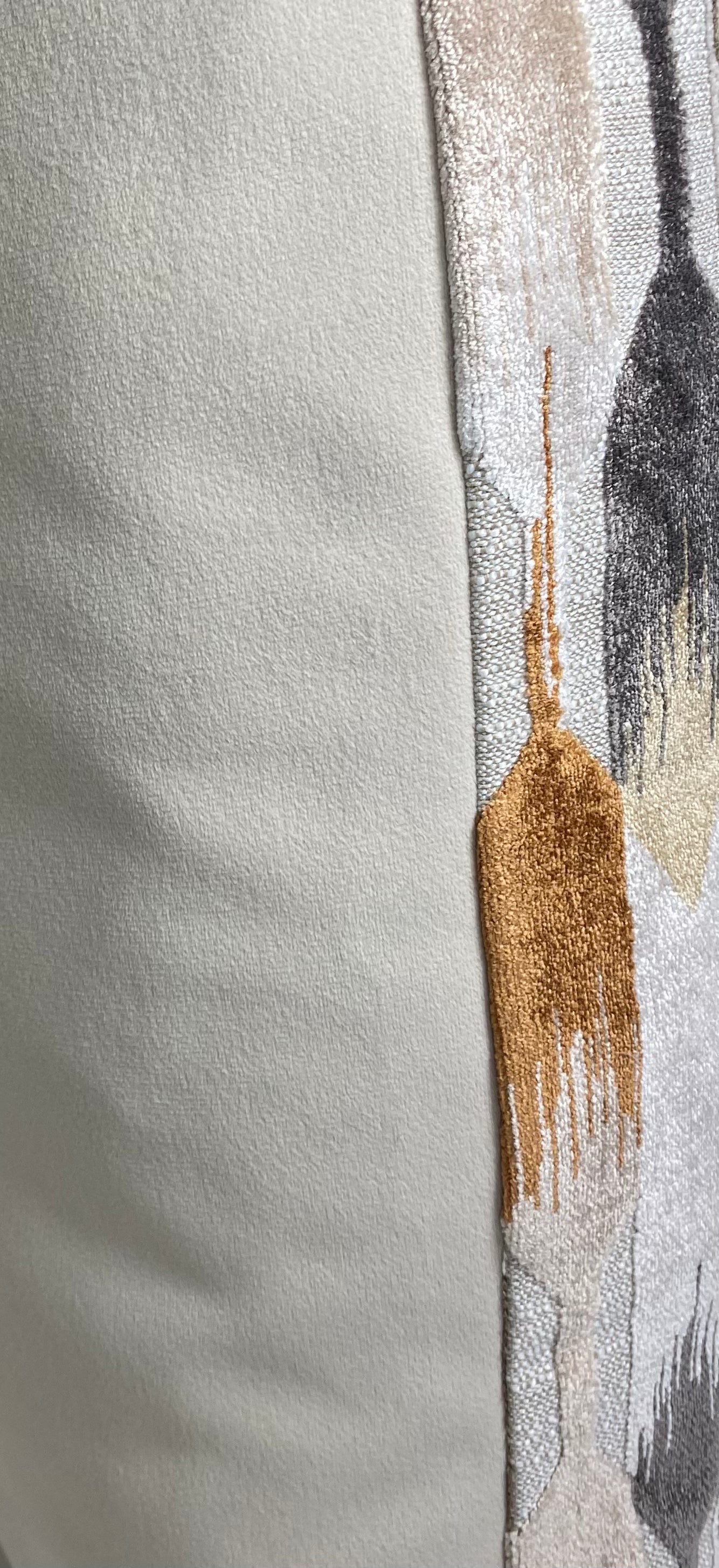 Luxury Pillow – 24" × 24" – Truette