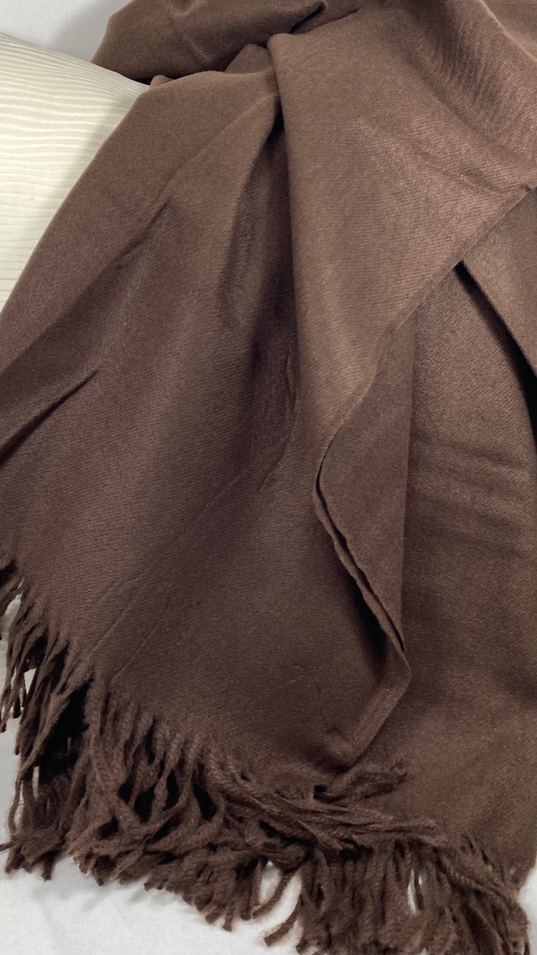 Luxury Throw – 50" × 68" – Edinburgh Hickory