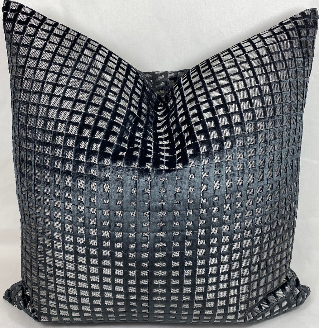 Luxury Pillow – 24" × 24" – Success Onyx