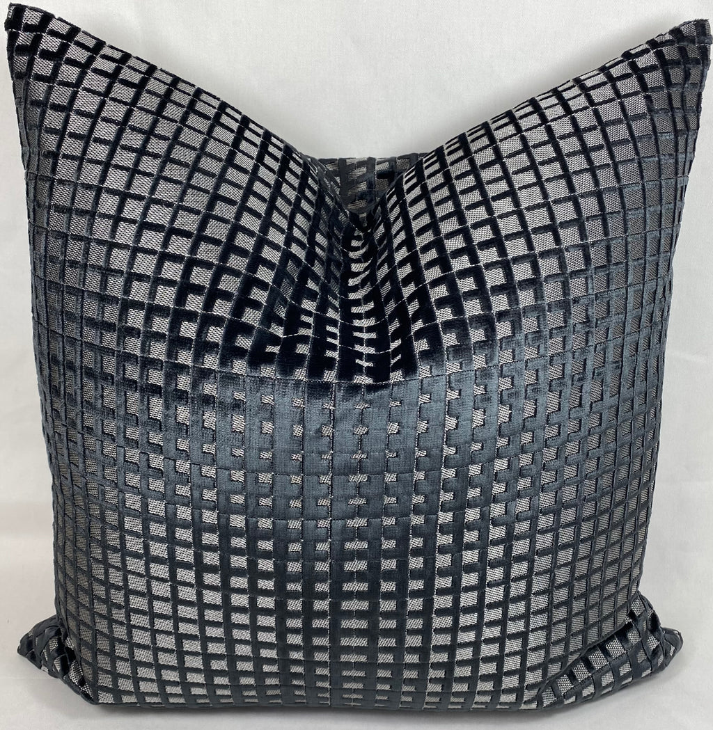 Luxury Pillow – 24" × 24" – Success Onyx