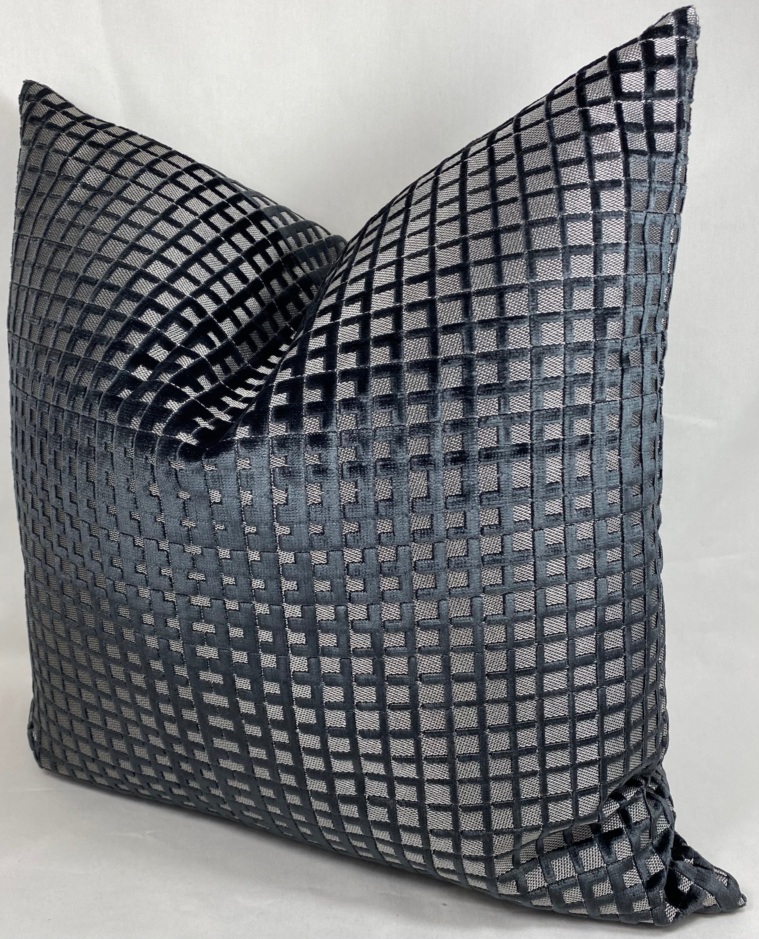 Luxury Pillow – 24" × 24" – Success Onyx
