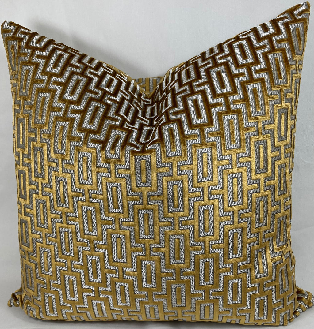 Luxury Pillow – 24" × 24" – Bergman Topaz
