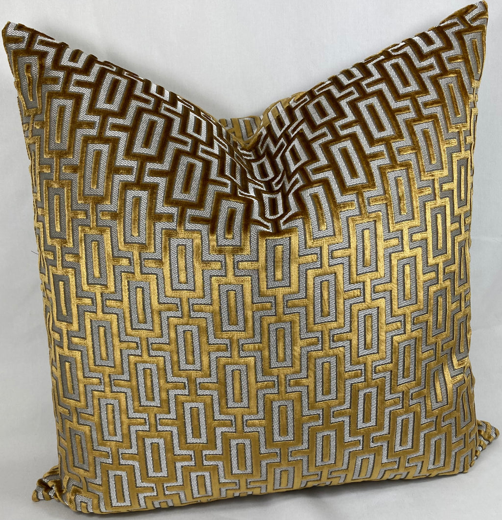 Luxury Pillow – 24" × 24" – Bergman Topaz