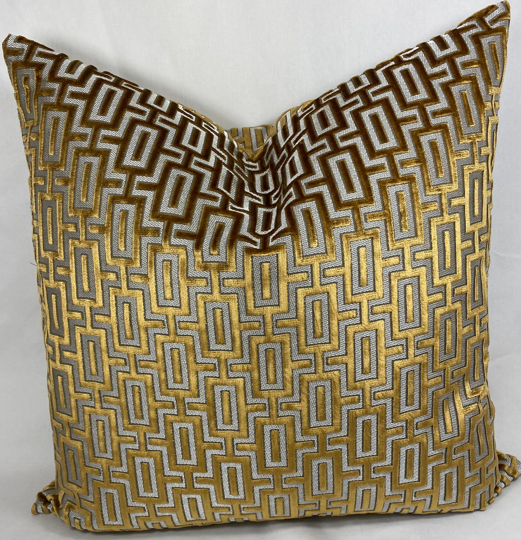 Luxury Pillow – 24" × 24" – Bergman Topaz