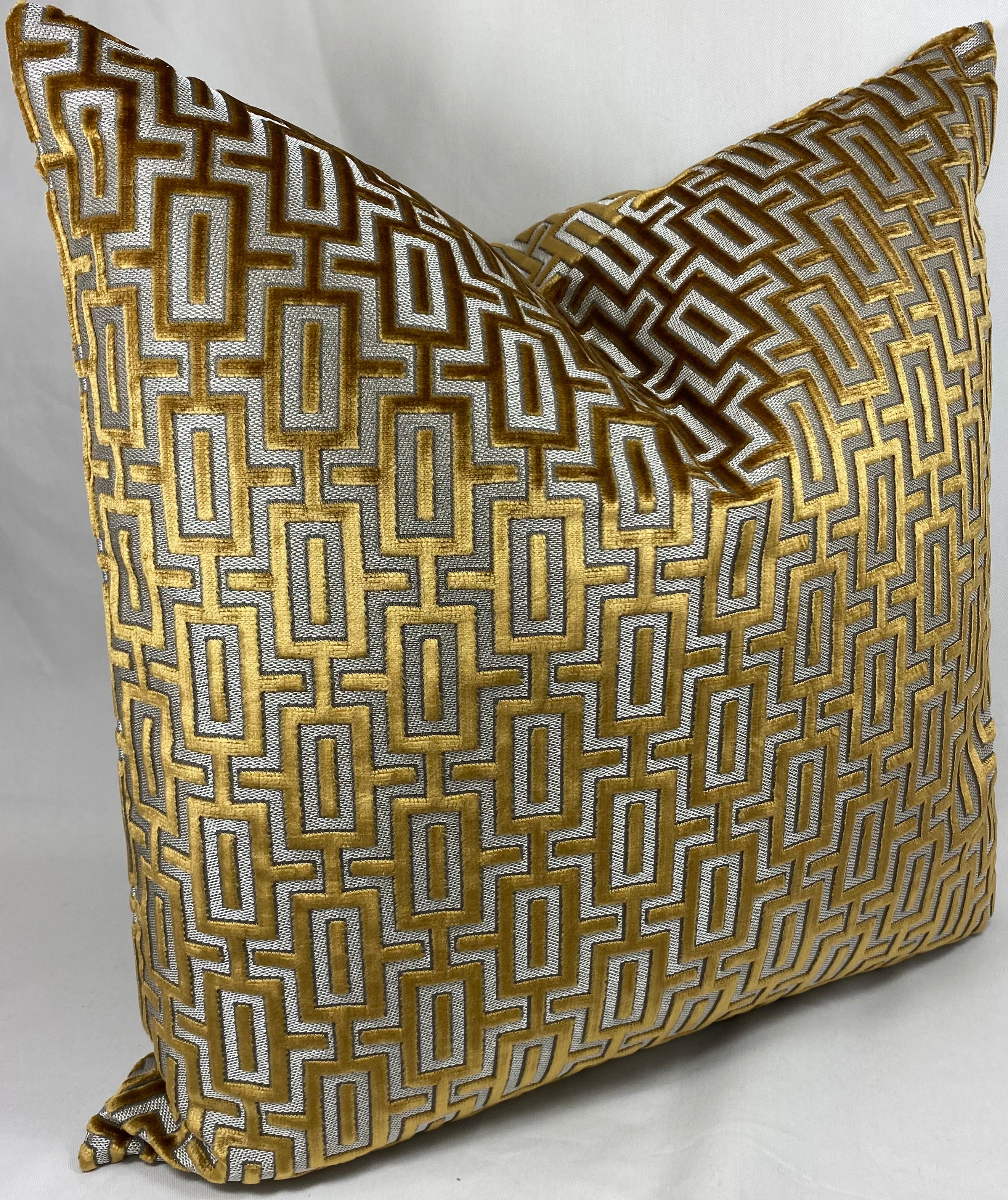 Luxury Pillow – 24" × 24" – Bergman Topaz