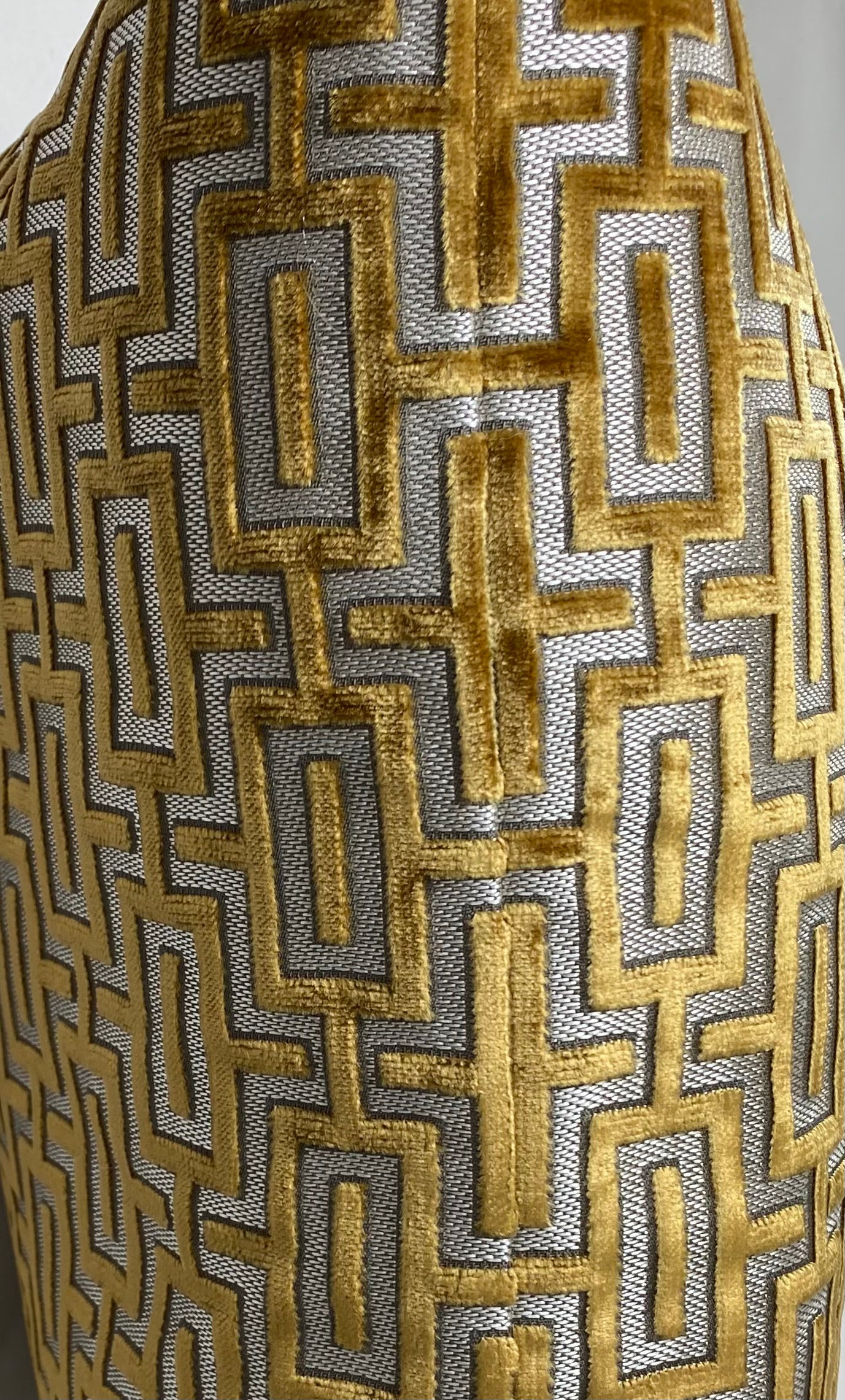 Luxury Pillow – 24" × 24" – Bergman Topaz