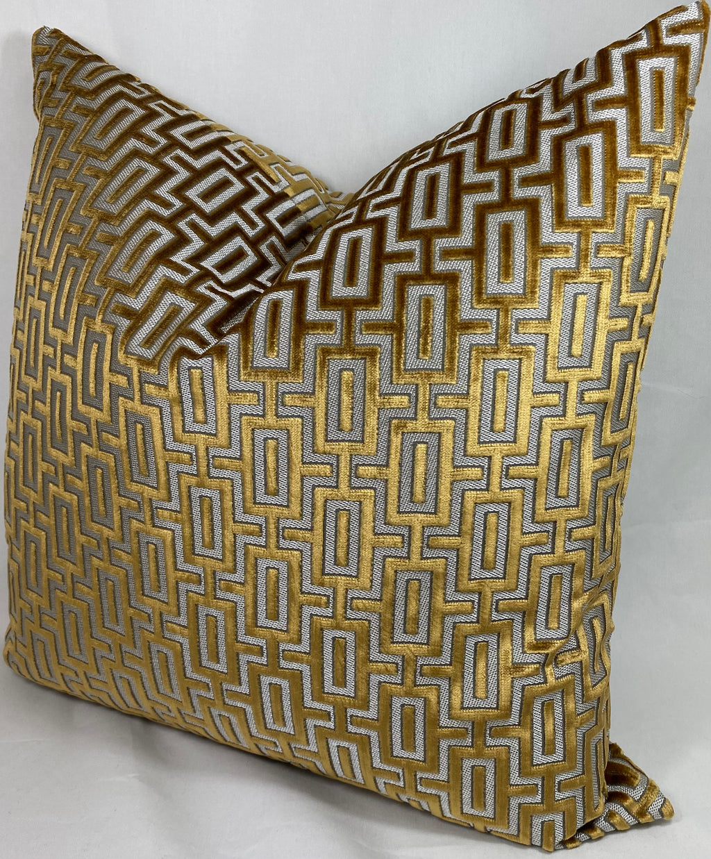 Luxury Pillow – 24" × 24" – Bergman Topaz