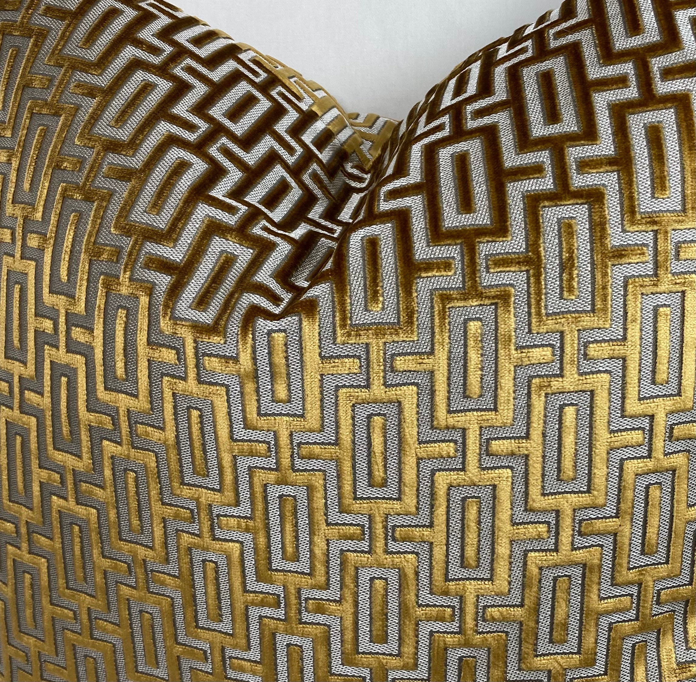 Luxury Pillow – 24" × 24" – Bergman Topaz
