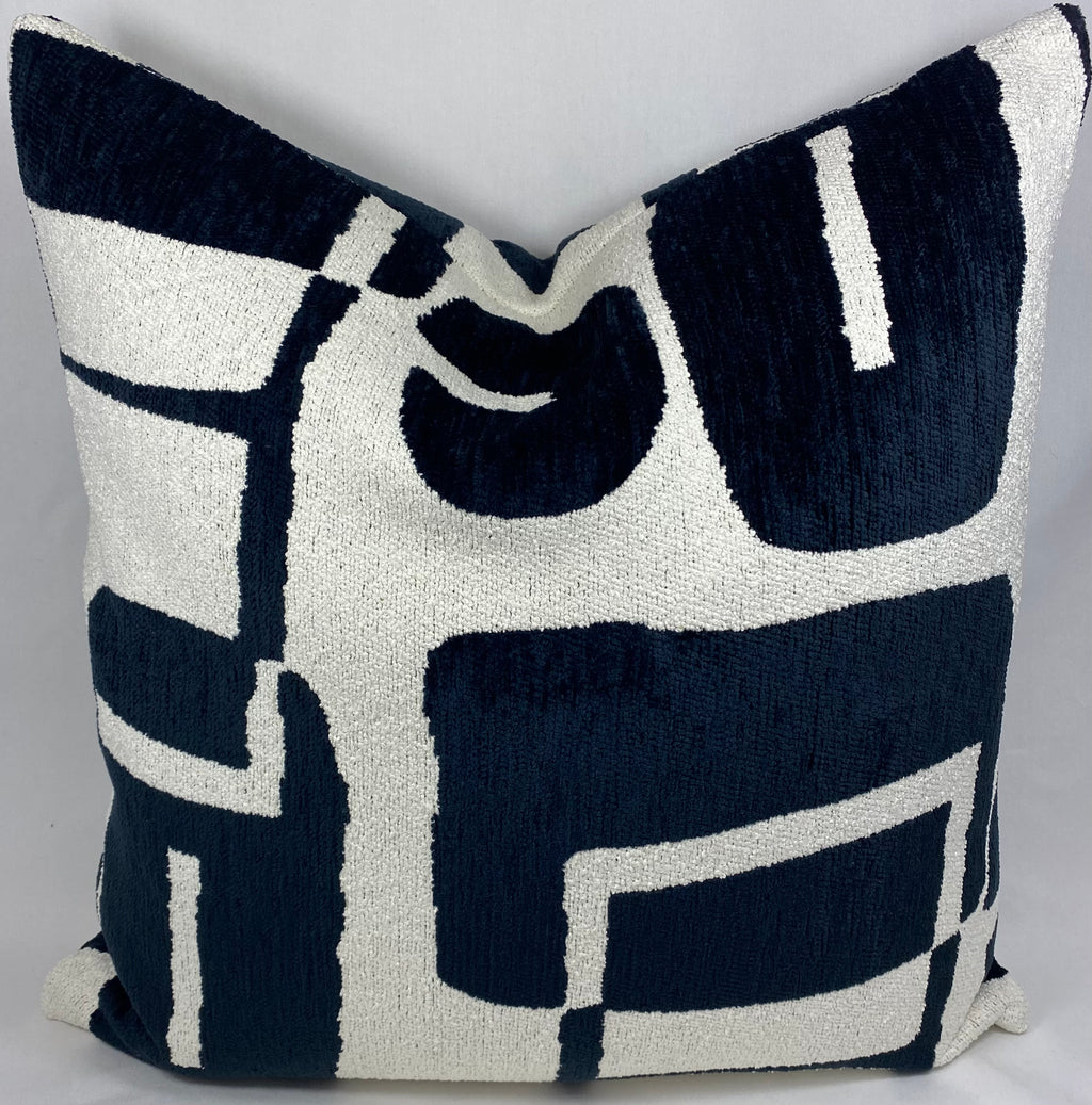 Luxury Pillow – 24" × 24" – Bjorn Onyx