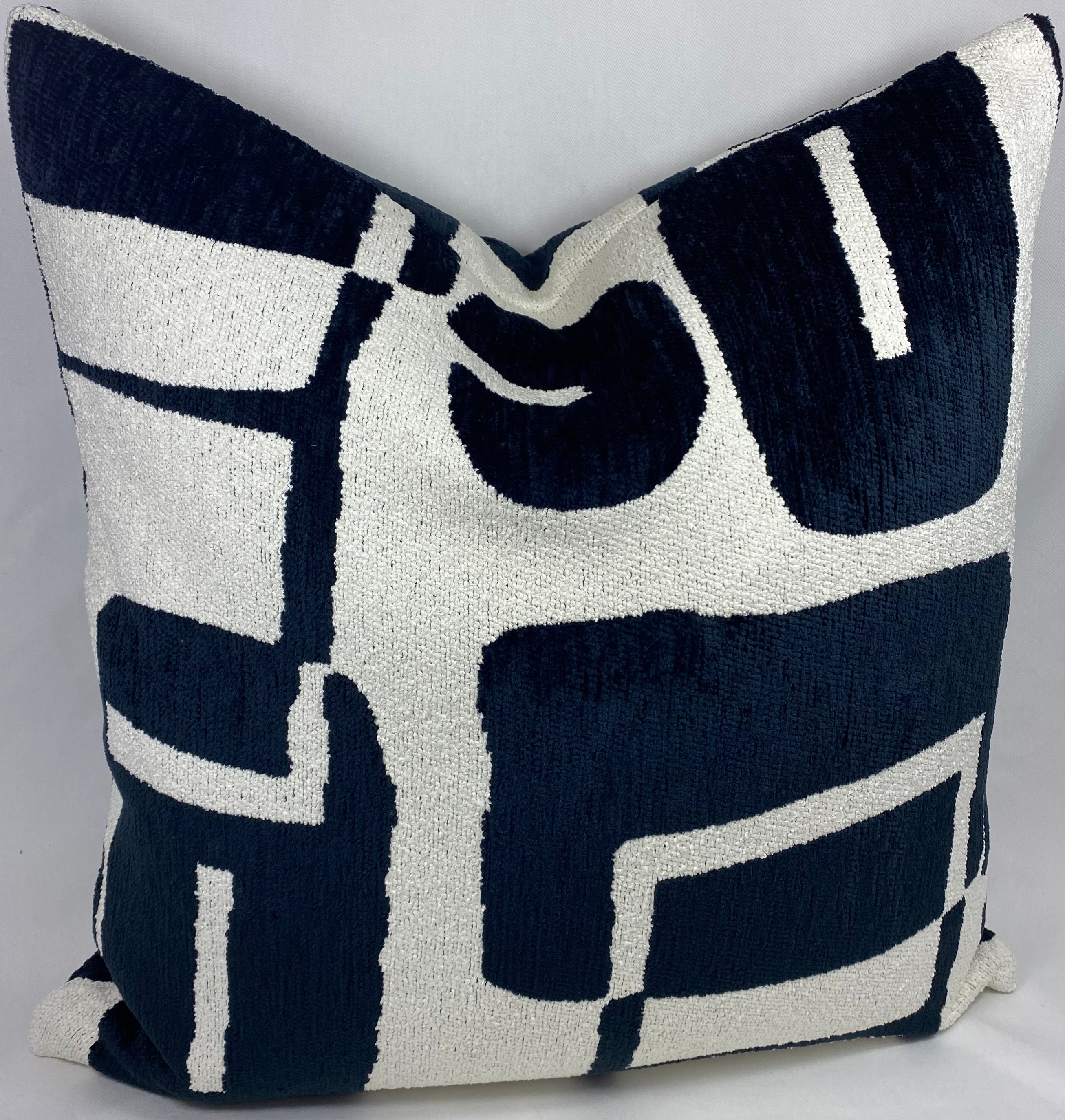 Luxury Pillow – 24" × 24" – Bjorn Onyx