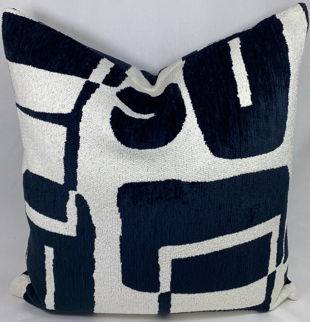 Luxury Pillow – 24" × 24" – Bjorn Onyx
