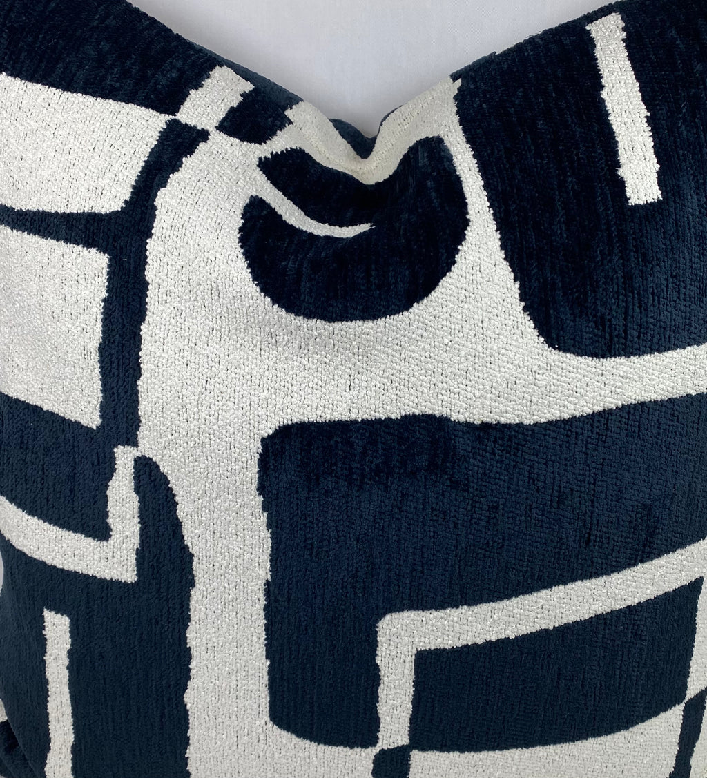 Luxury Pillow – 24" × 24" – Bjorn Onyx