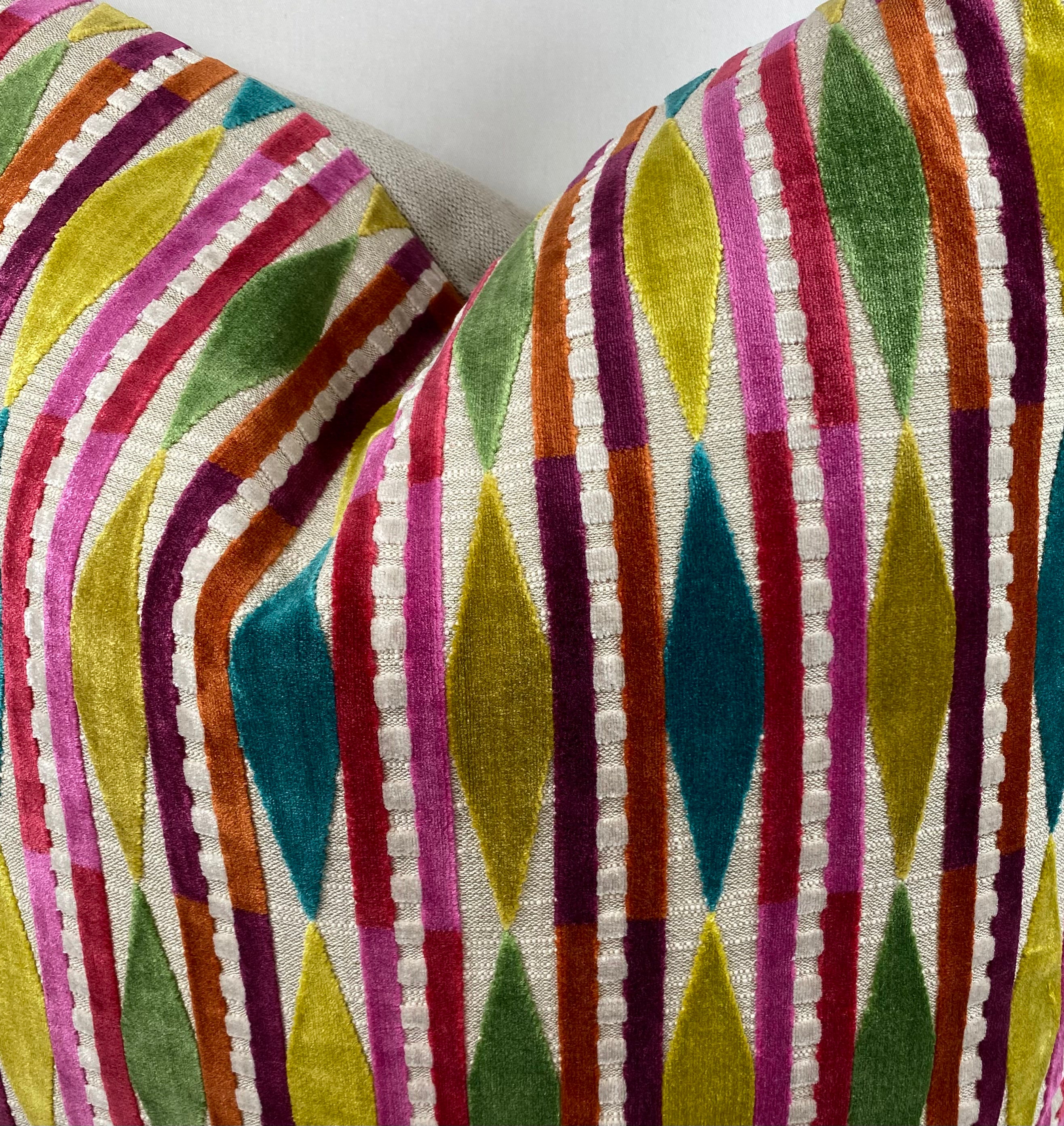Luxury Pillow – 24" × 24" – Pizazz