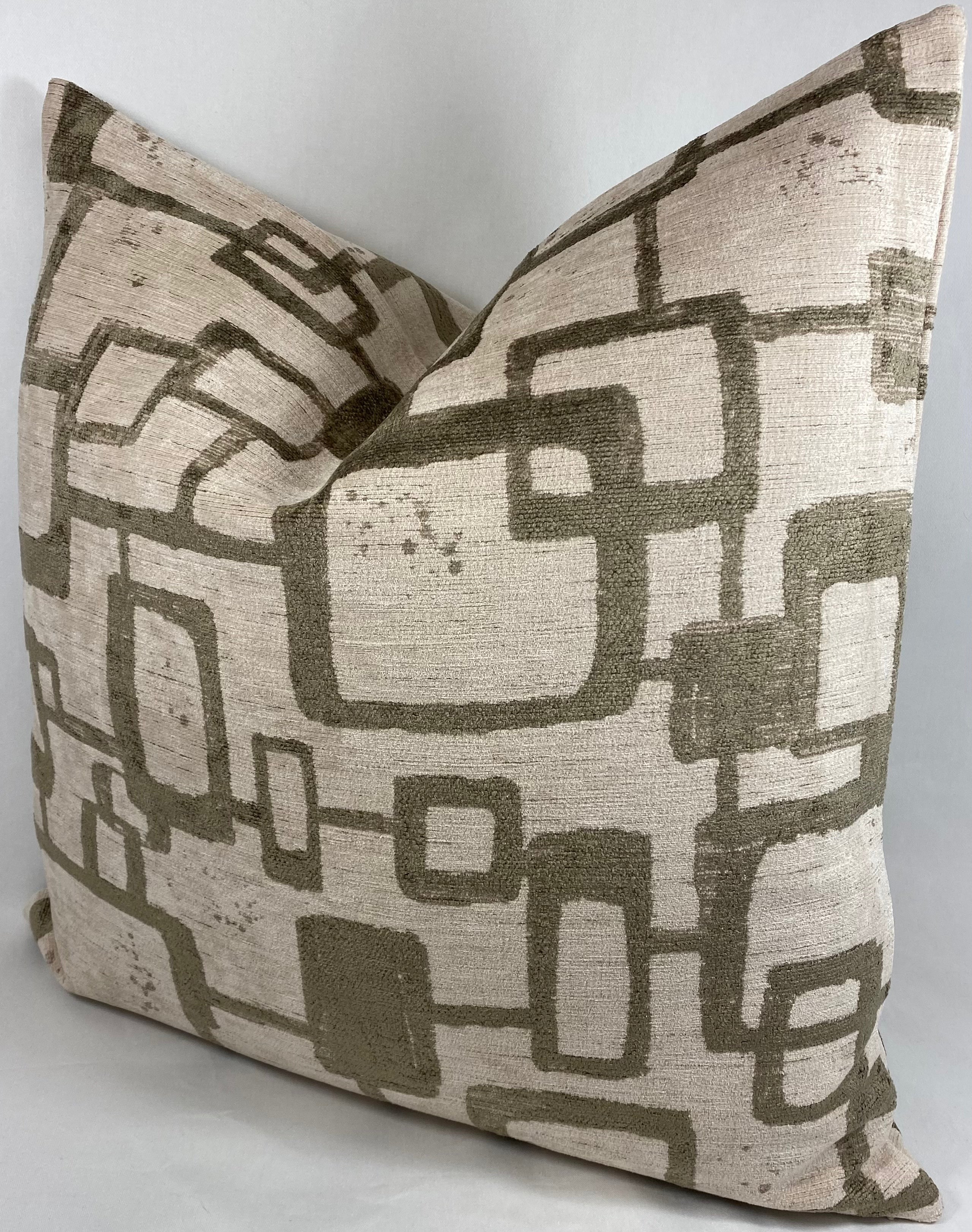 Luxury Pillow – 24" × 24" – Patina Taupe